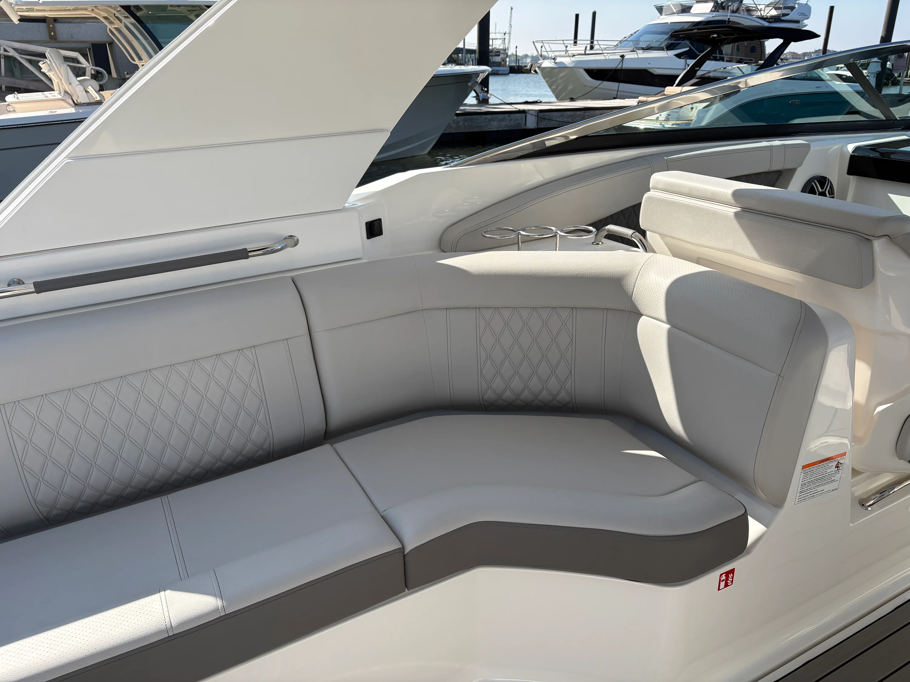 2026 Sea Ray SLX 350 Outboard Image Thumbnail #17