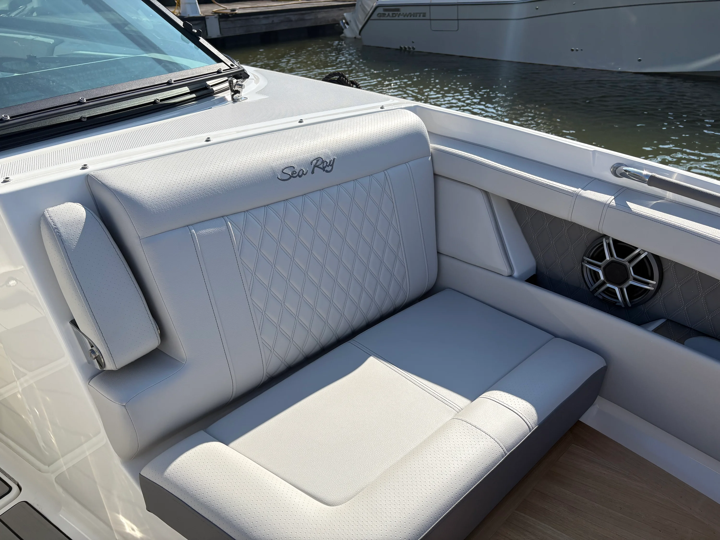 2026 Sea Ray SLX 350 Outboard Image Thumbnail #44