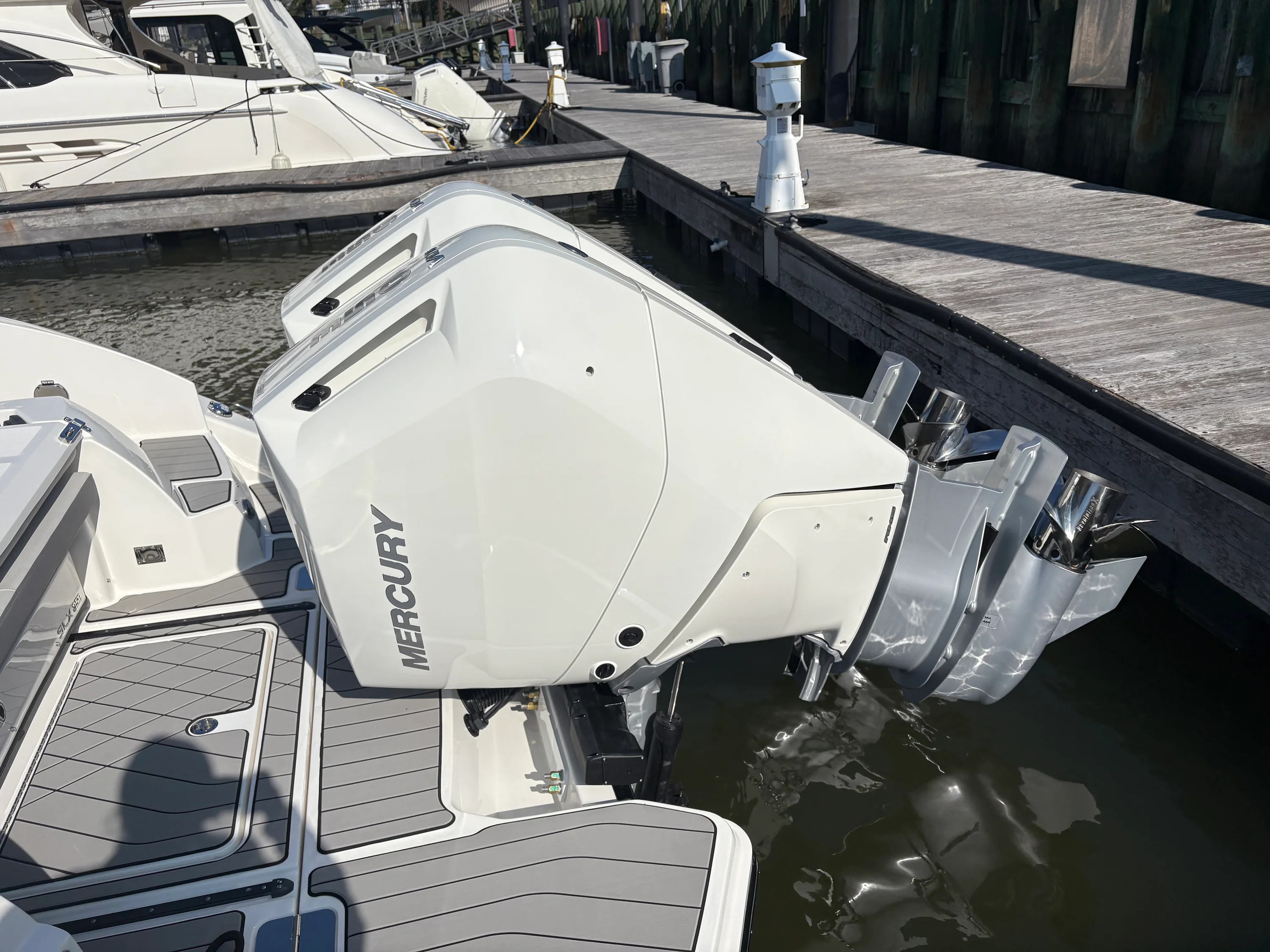 2026 Sea Ray SLX 350 Outboard Image Thumbnail #6