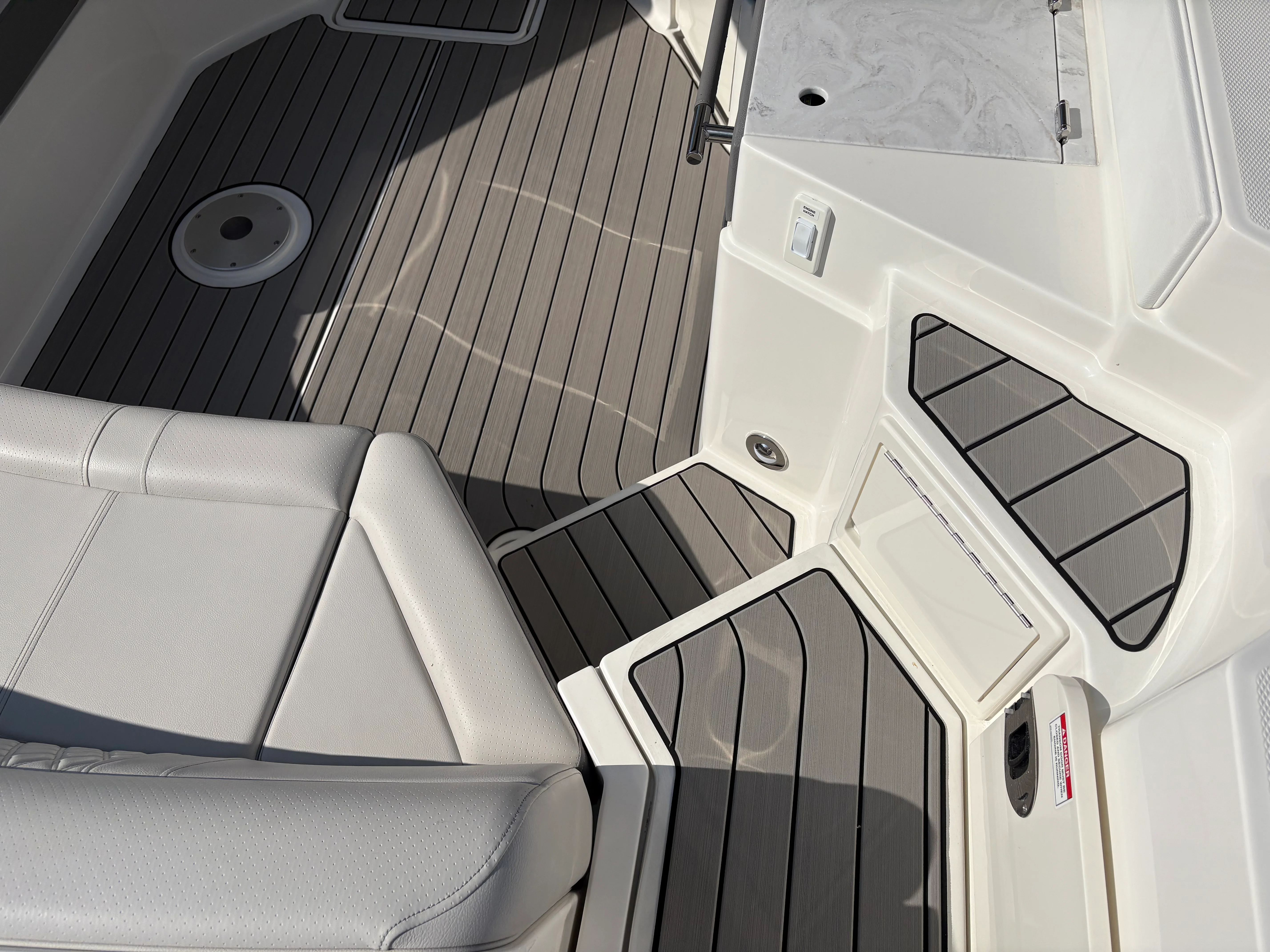 2026 Sea Ray SLX 350 Outboard Image Thumbnail #8