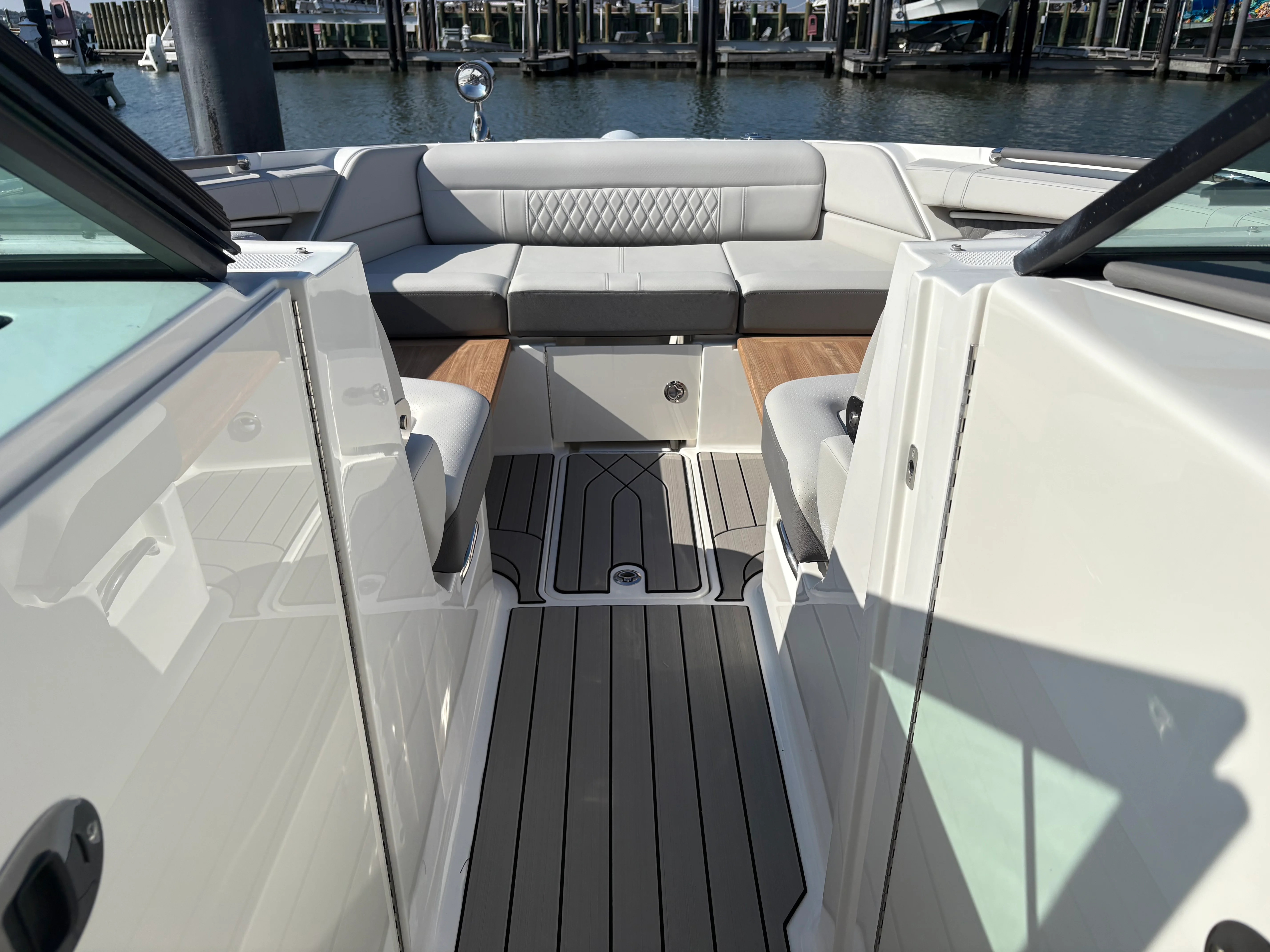 2026 Sea Ray SLX 350 Outboard Image Thumbnail #35