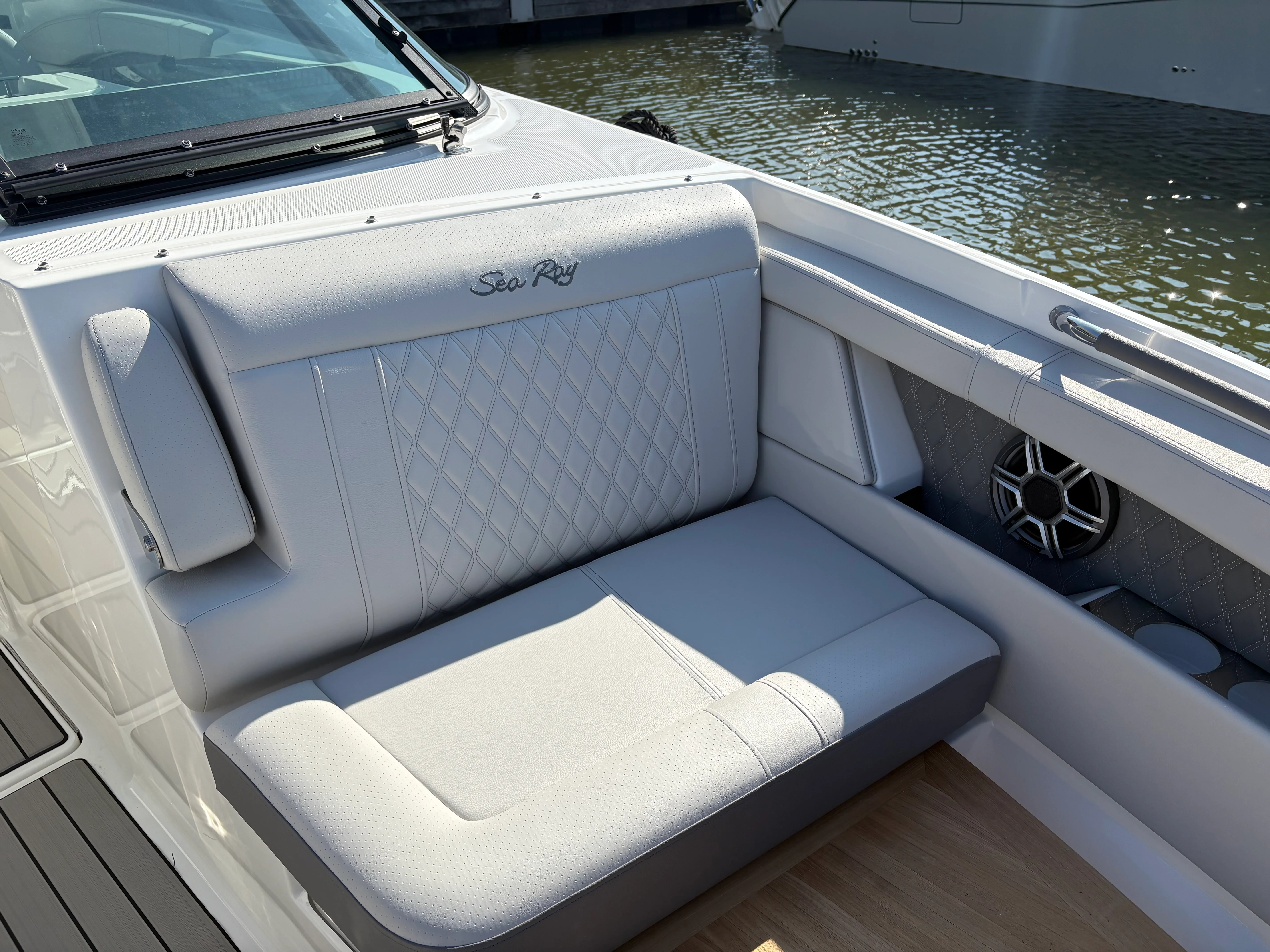 2026 Sea Ray SLX 350 Outboard Image Thumbnail #40