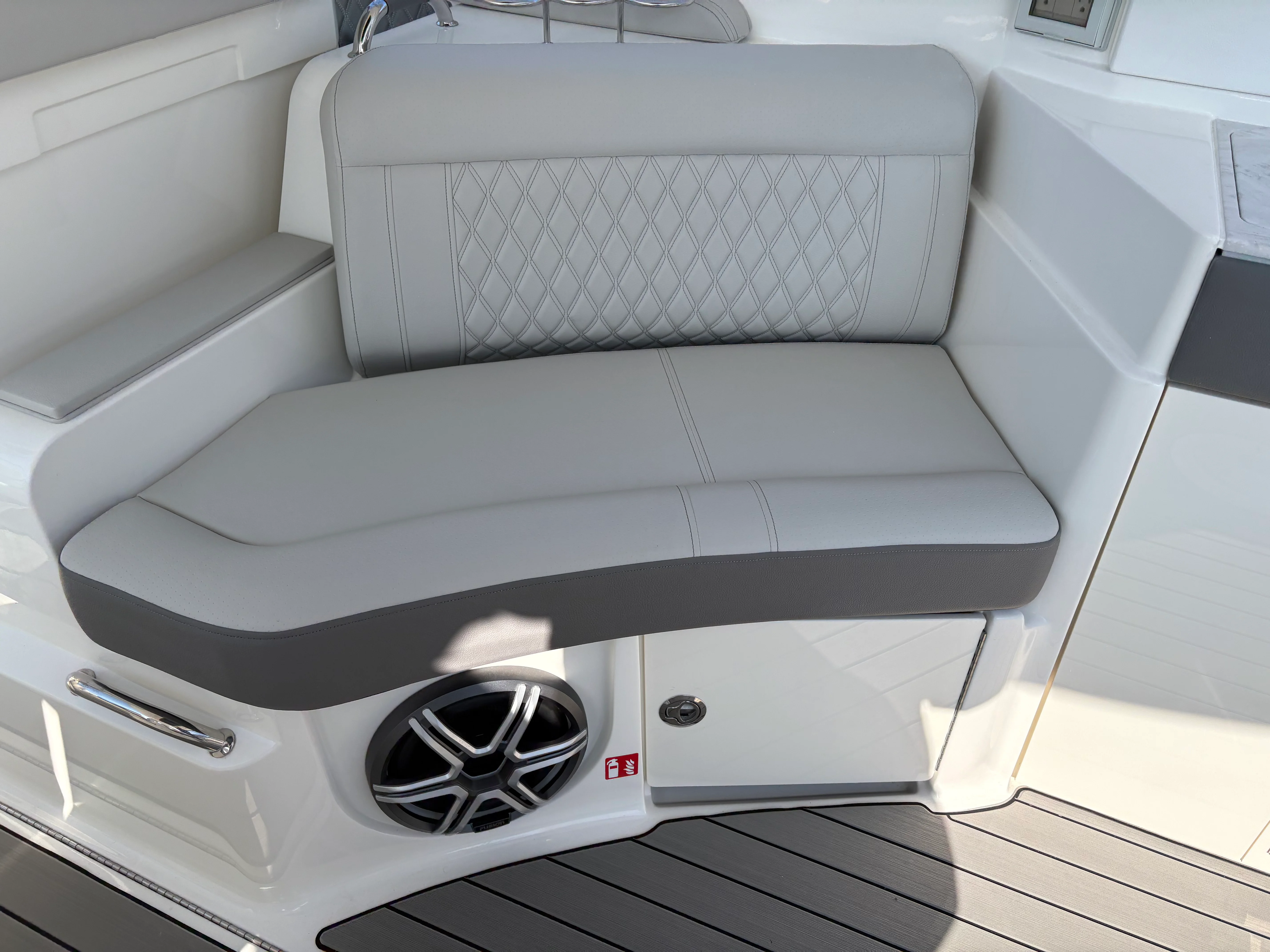 2026 Sea Ray SLX 350 Outboard Image Thumbnail #21