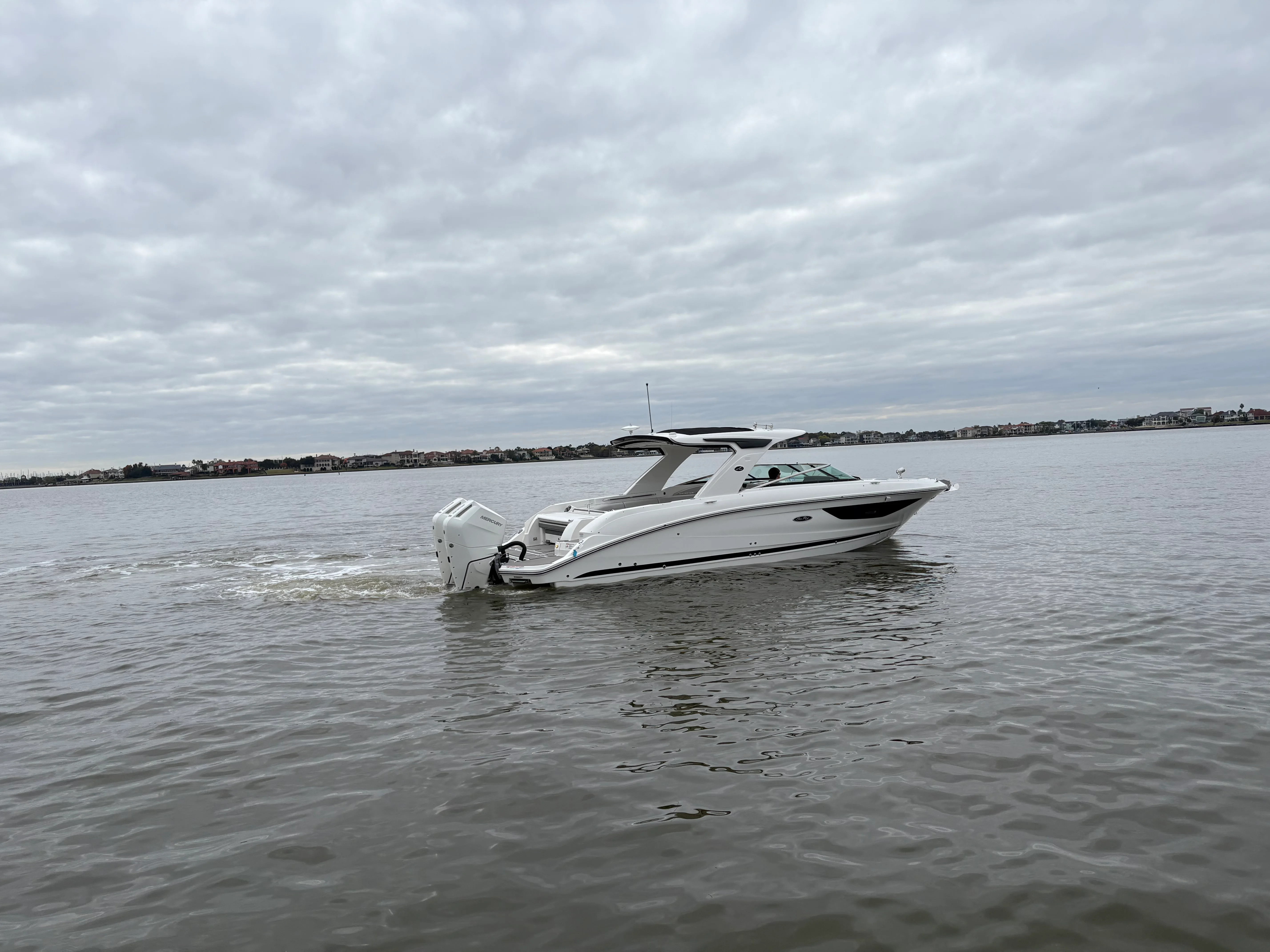 2026 Sea Ray SLX 350 Outboard Image Thumbnail #4