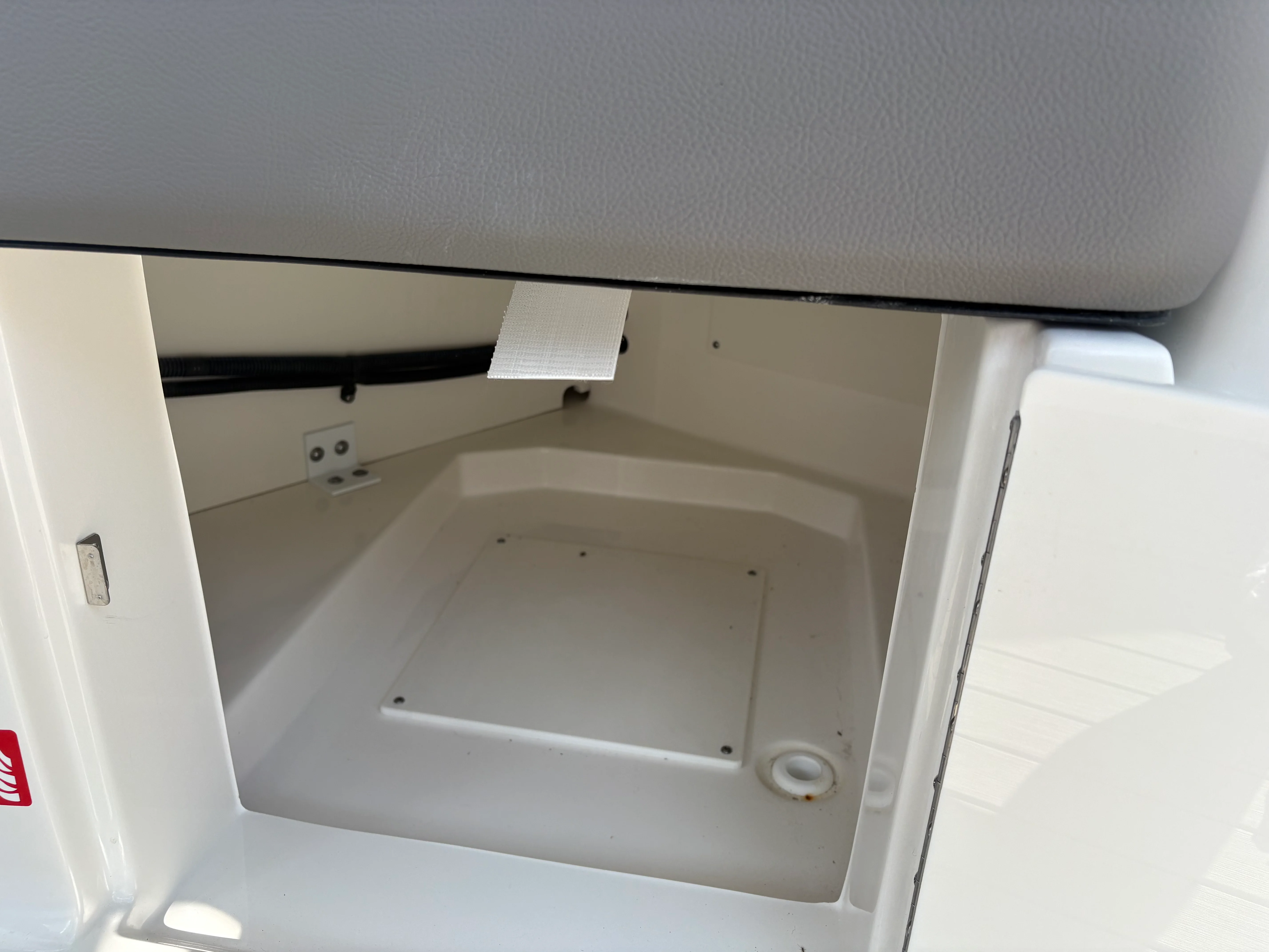 2026 Sea Ray SLX 350 Outboard Image Thumbnail #20