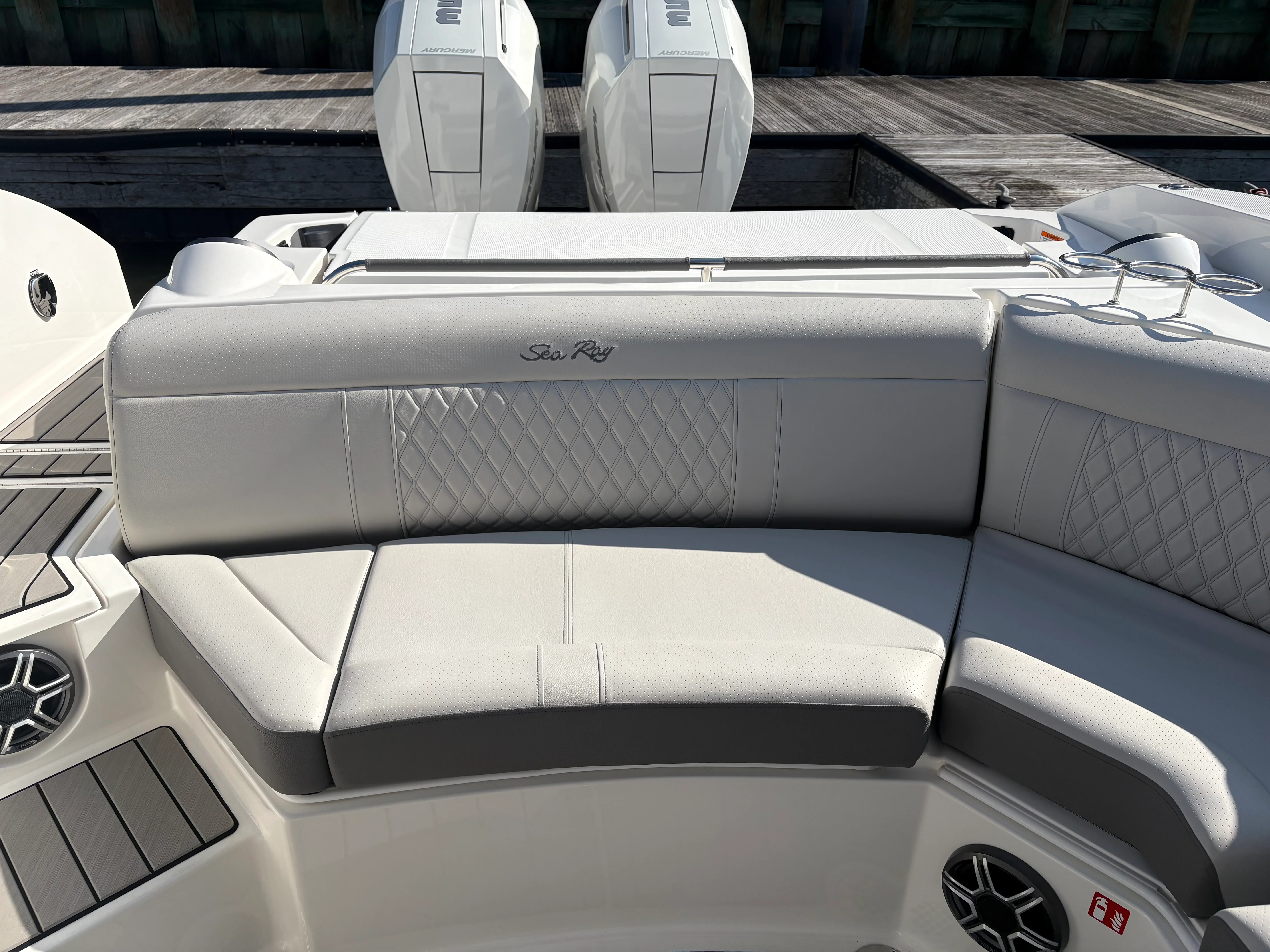 2026 Sea Ray SLX 350 Outboard Image Thumbnail #13