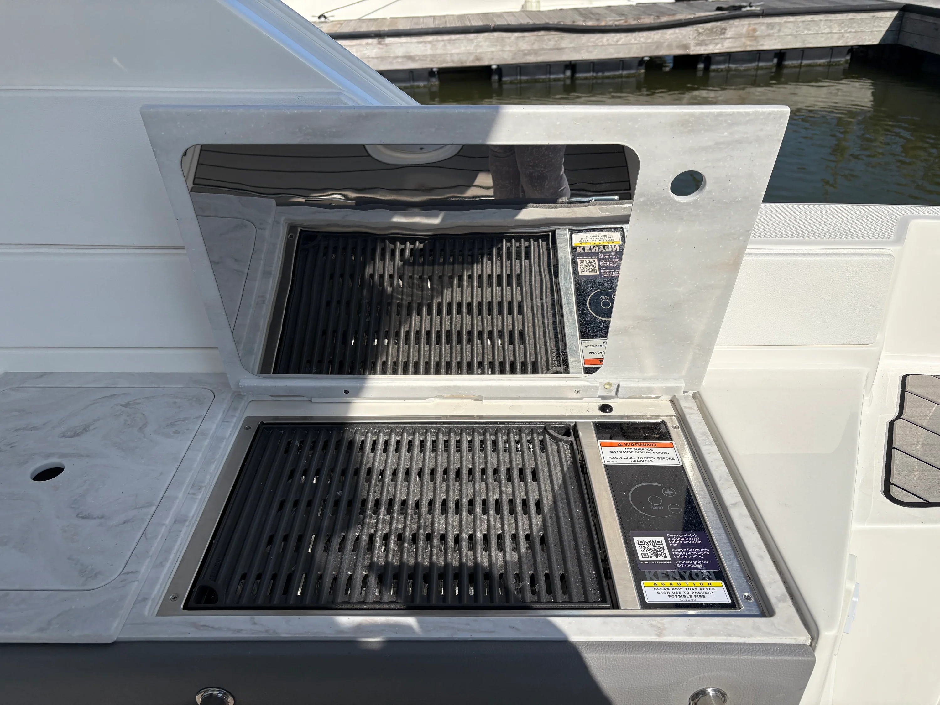 2026 Sea Ray SLX 350 Outboard Image Thumbnail #14