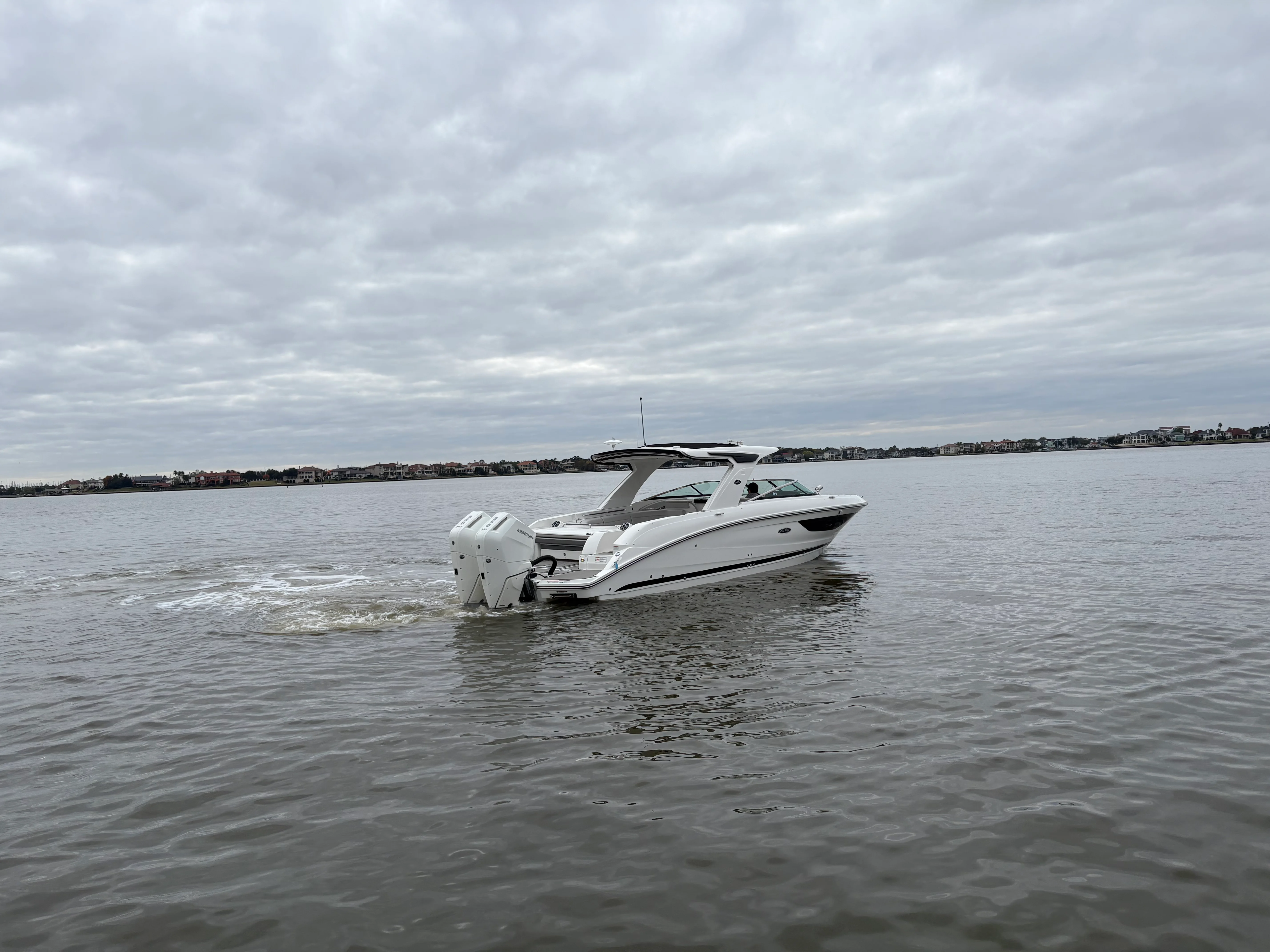 2026 Sea Ray SLX 350 Outboard Image Thumbnail #3