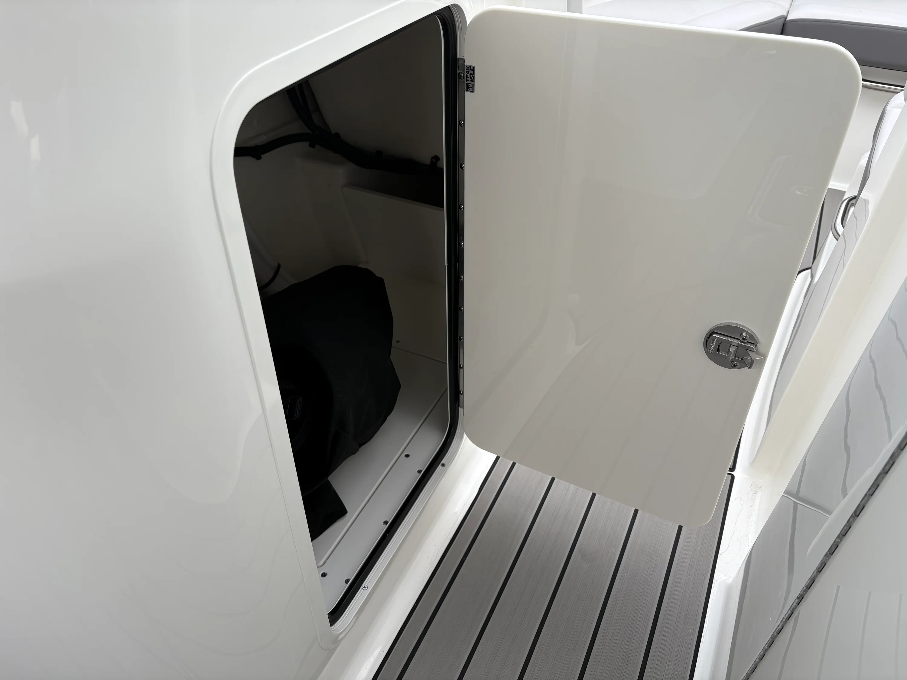 2026 Sea Ray SDX 230 Outboard Image Thumbnail #17