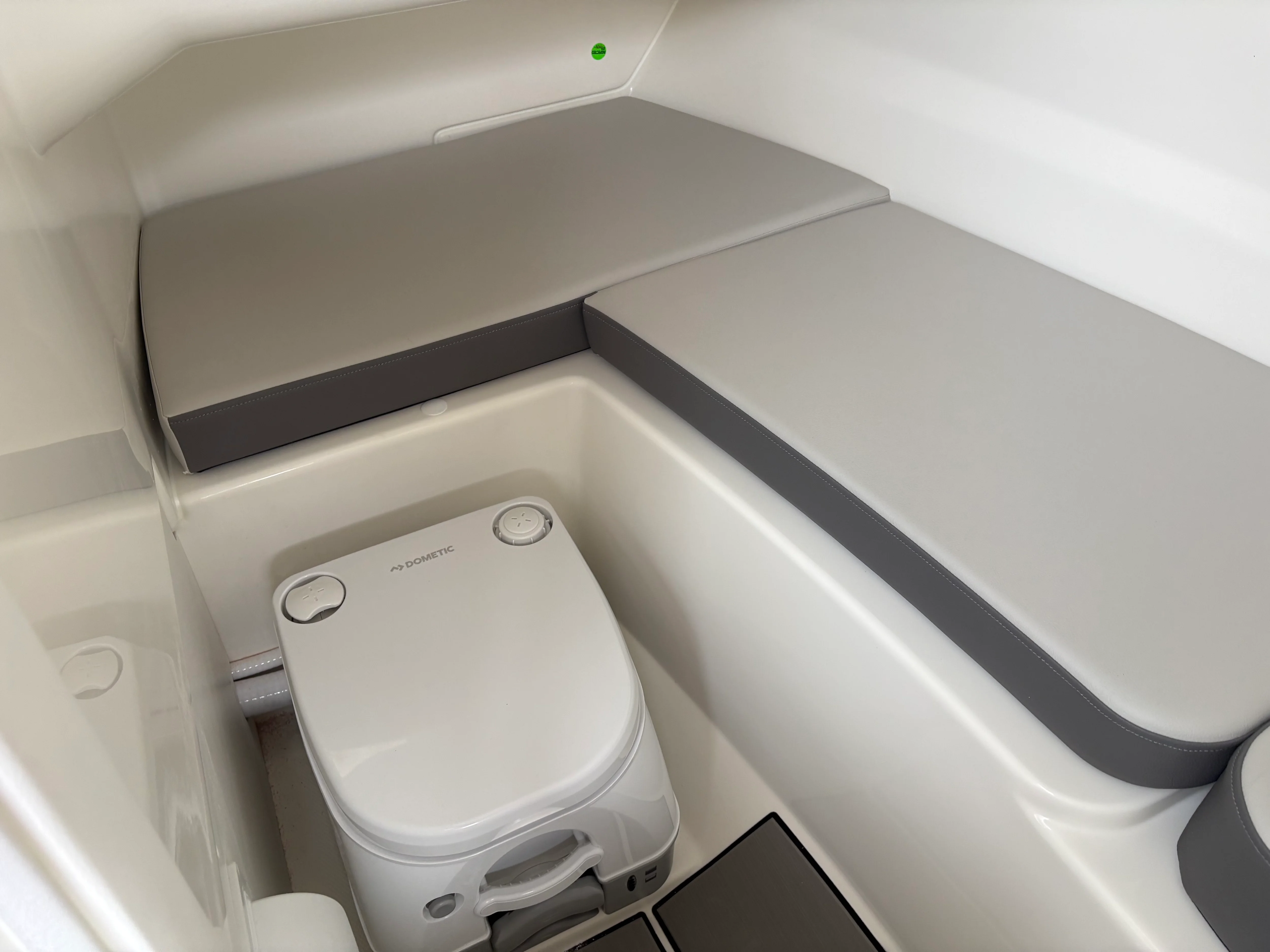 2026 Sea Ray SDX 230 Outboard Image Thumbnail #10