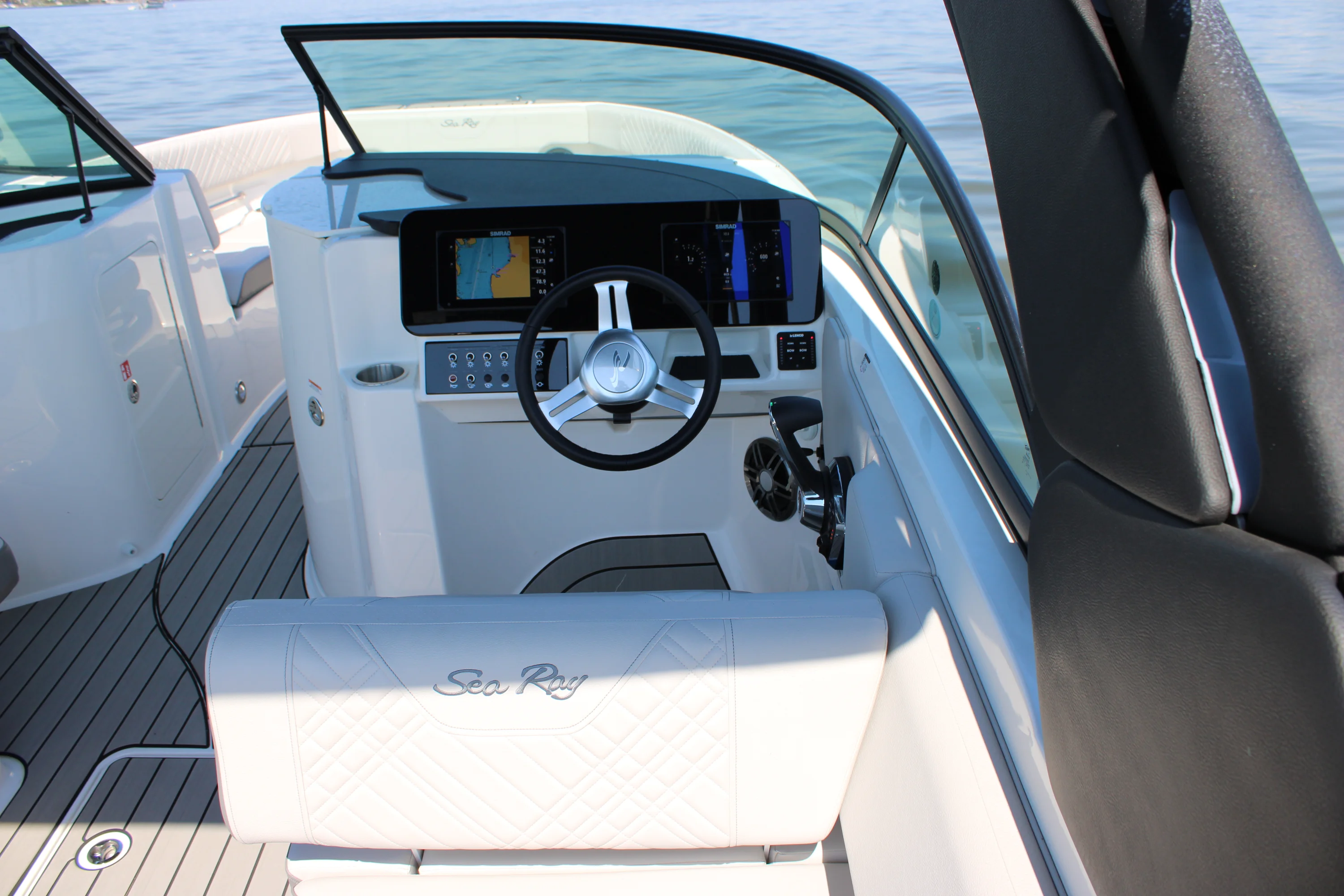 2026 Sea Ray SDX 230 Outboard Image Thumbnail #46