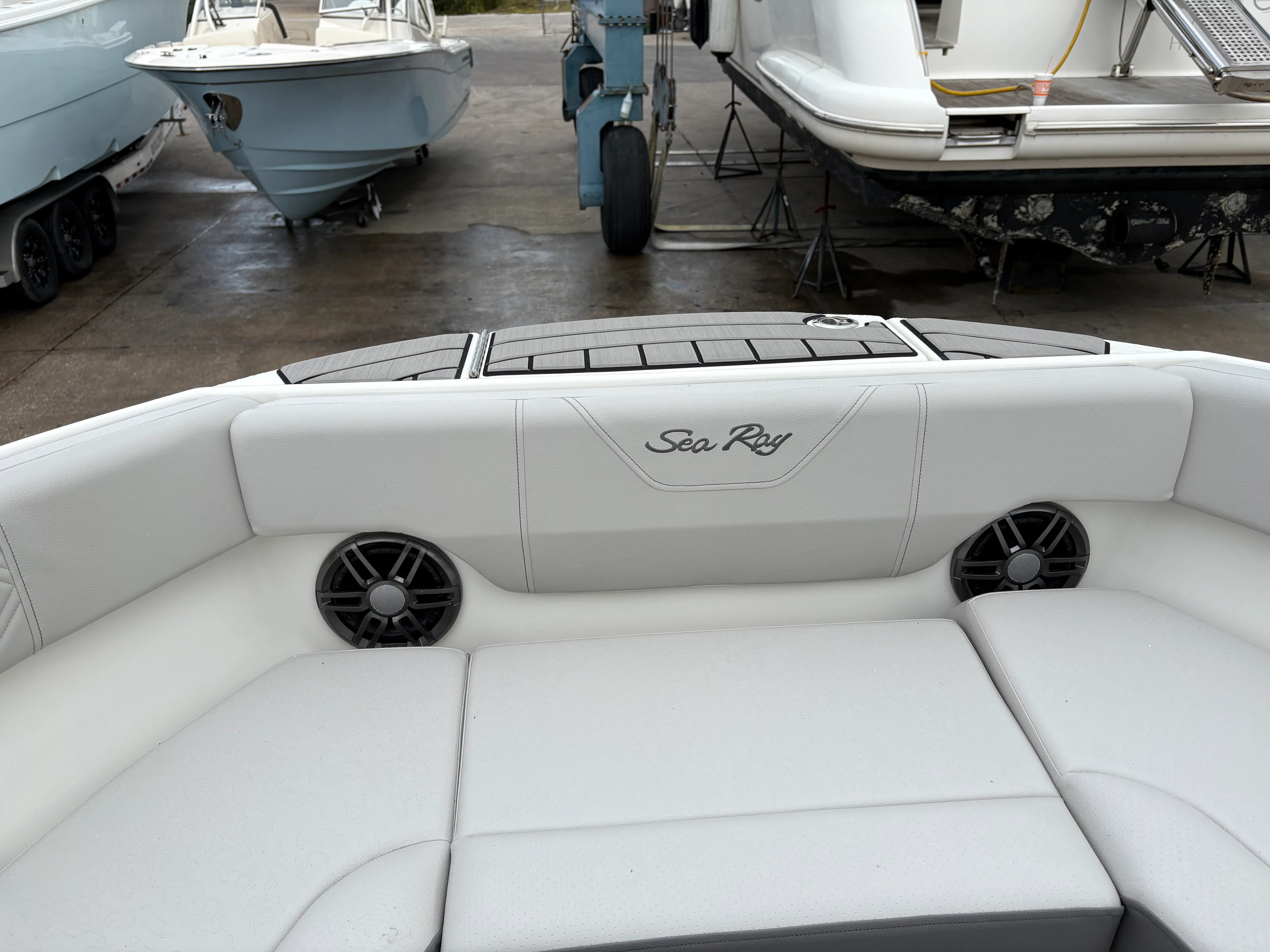 2026 Sea Ray SDX 230 Outboard Image Thumbnail #14