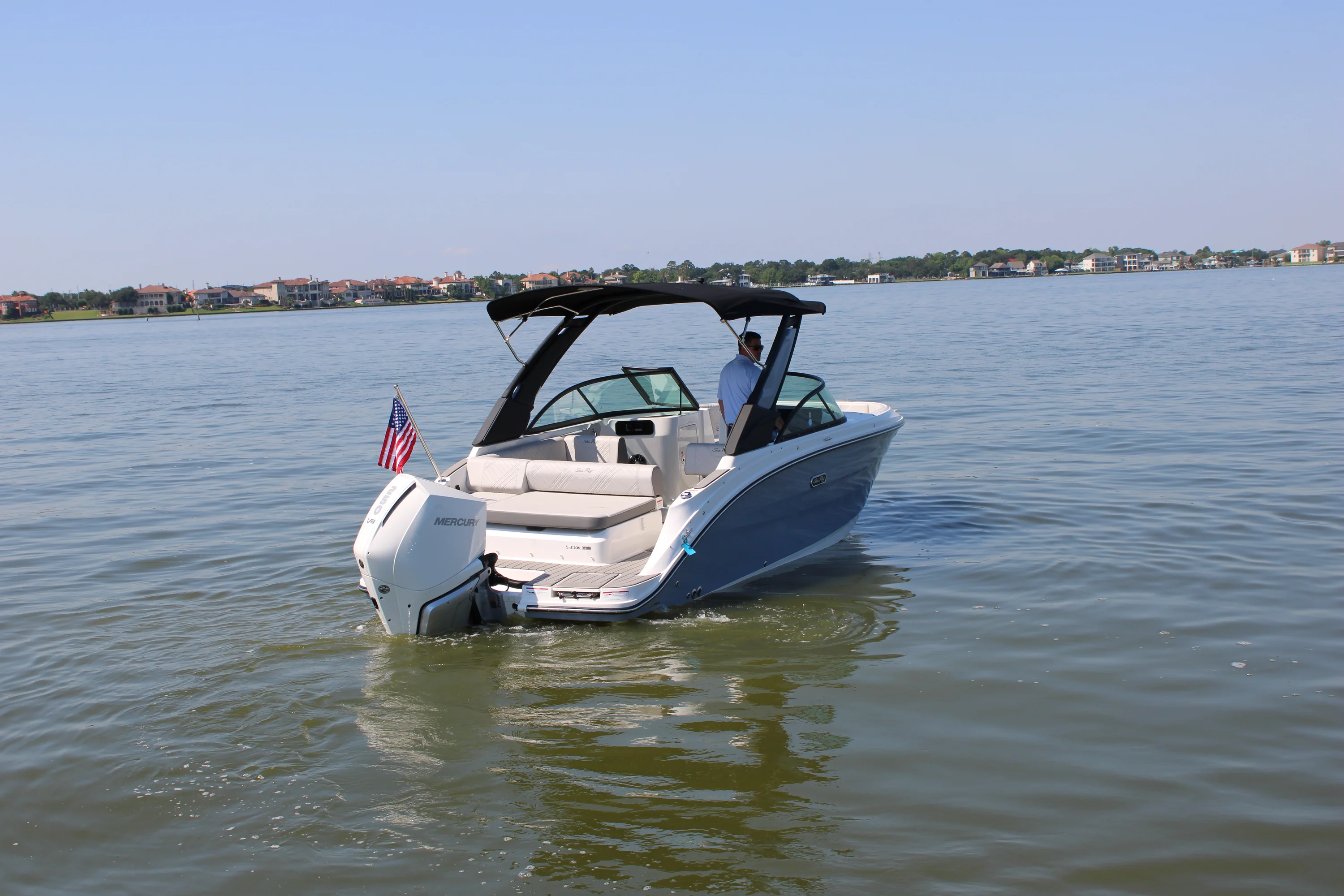 2026 Sea Ray SDX 230 Outboard Image Thumbnail #7