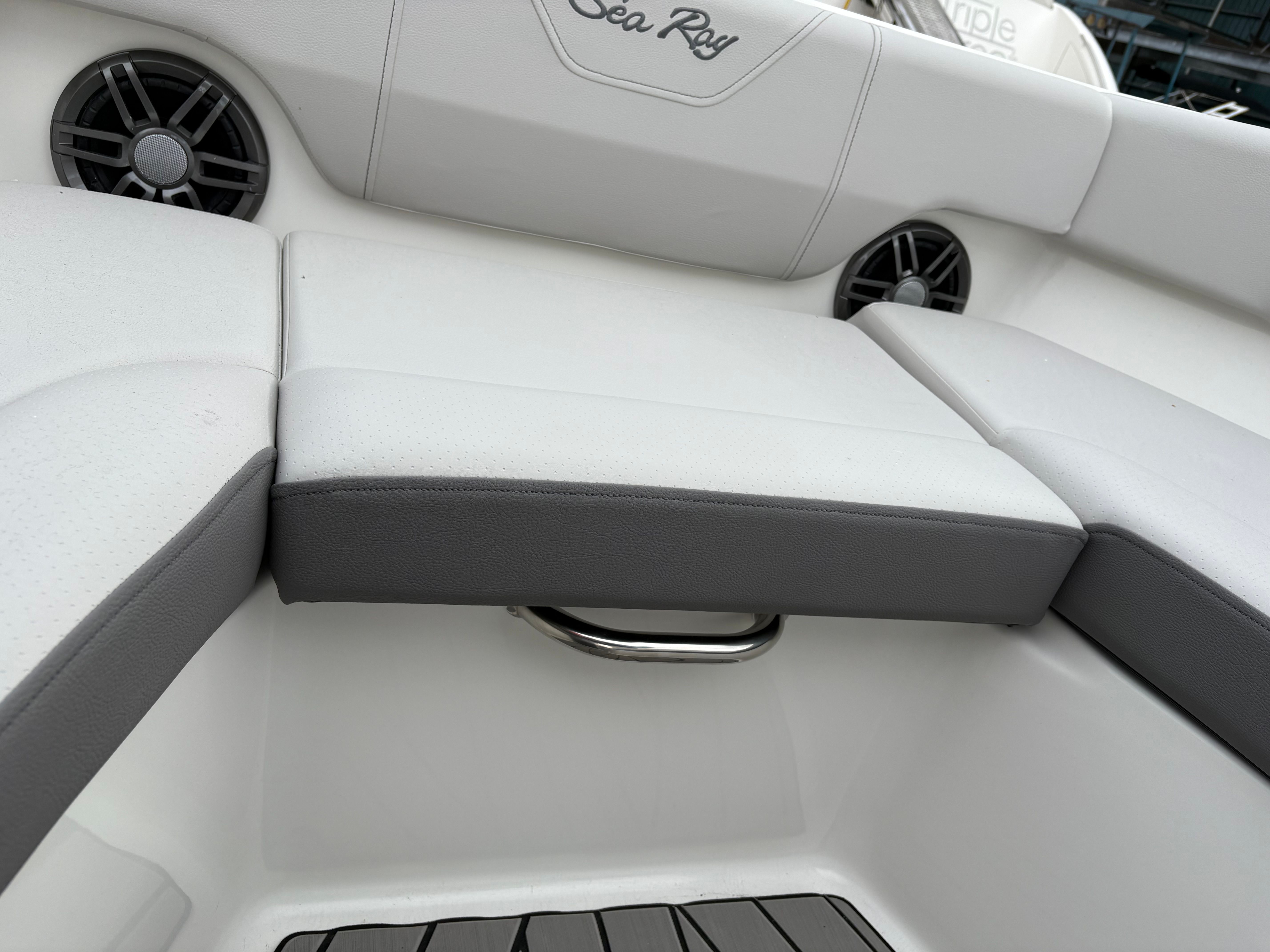 2026 Sea Ray SDX 230 Outboard Image Thumbnail #19