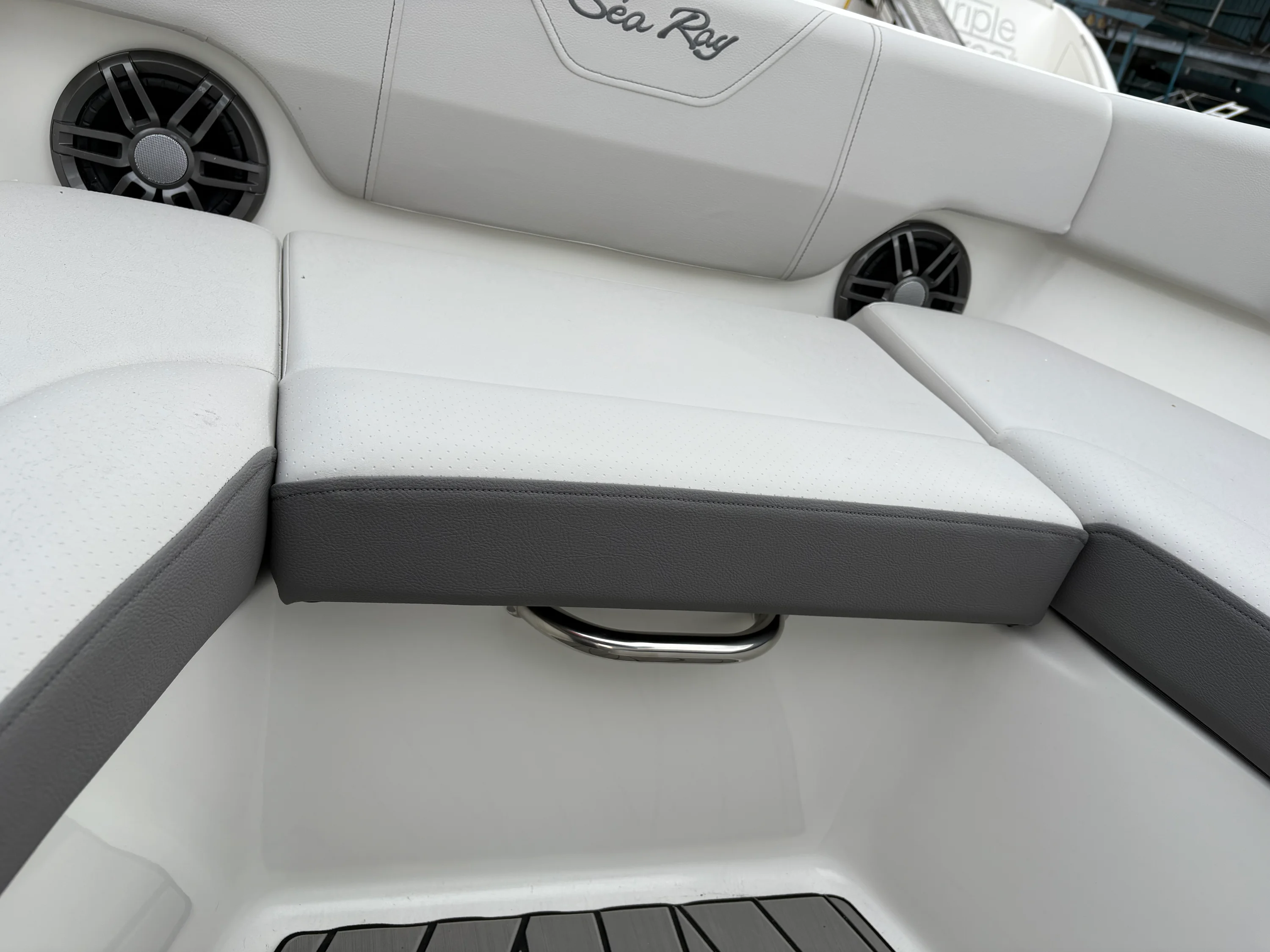 2026 Sea Ray SDX 230 Outboard Image Thumbnail #19