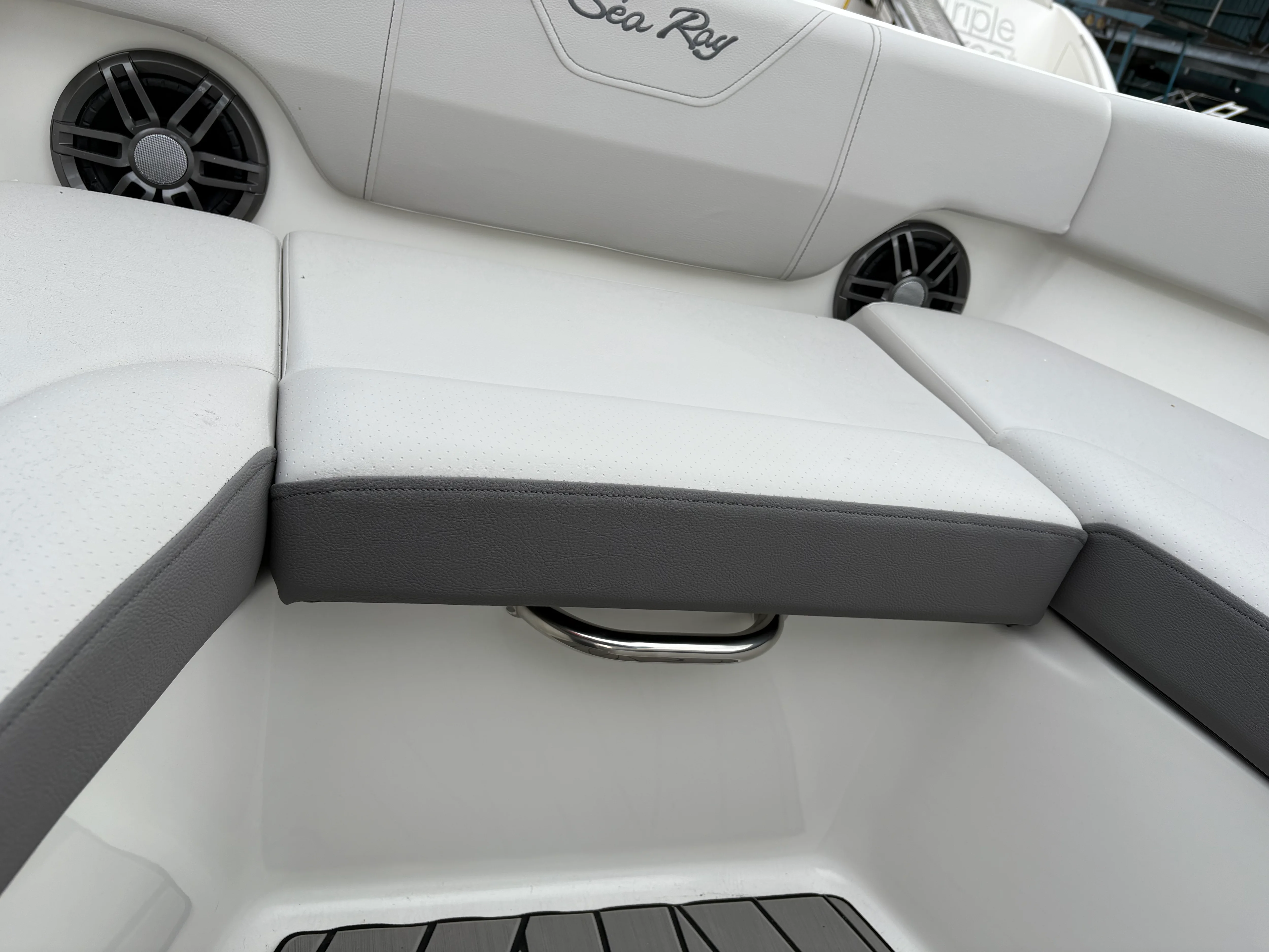 2026 Sea Ray SDX 230 Outboard Image Thumbnail #19