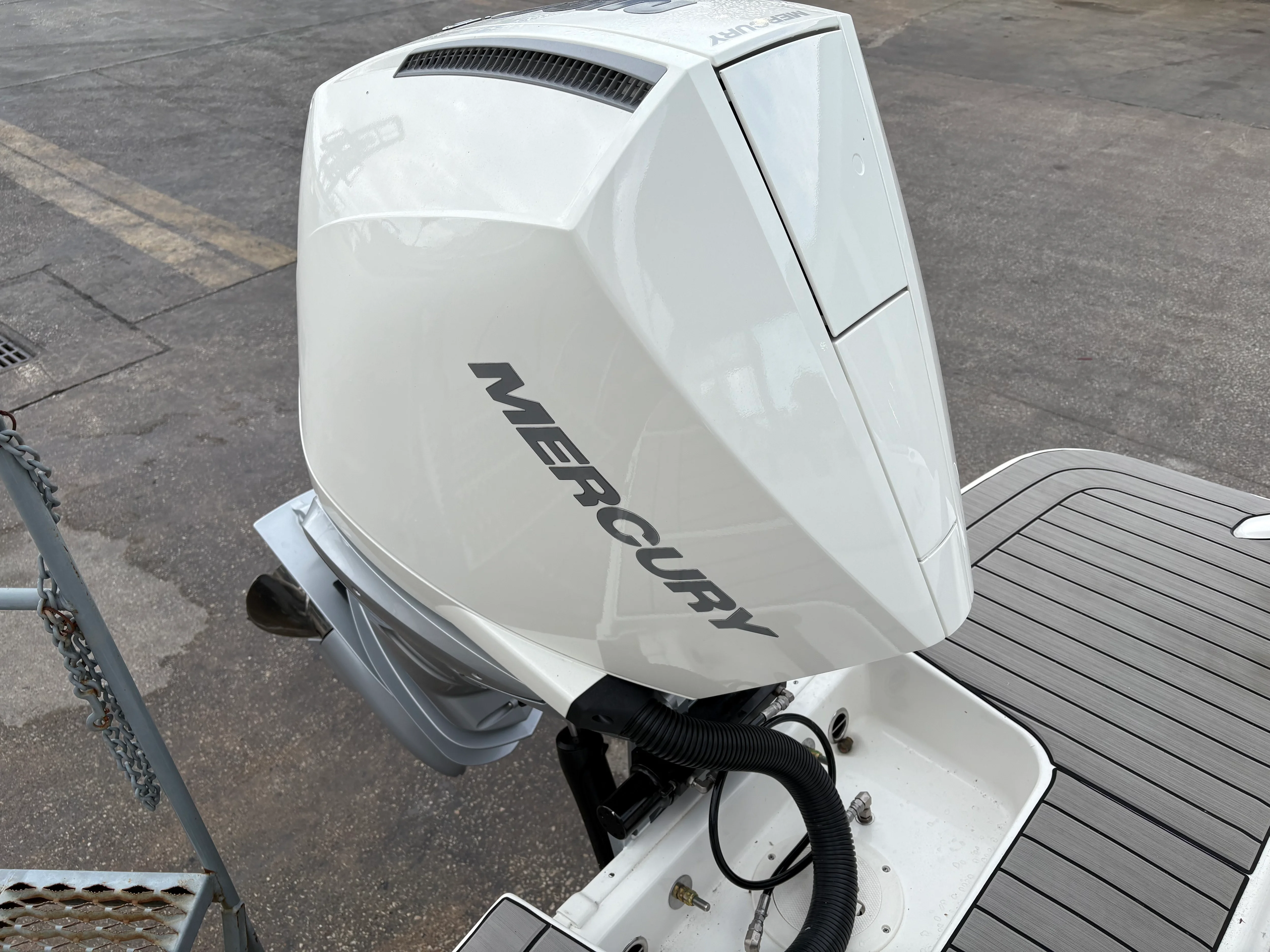 2026 Sea Ray SDX 230 Outboard Image Thumbnail #1