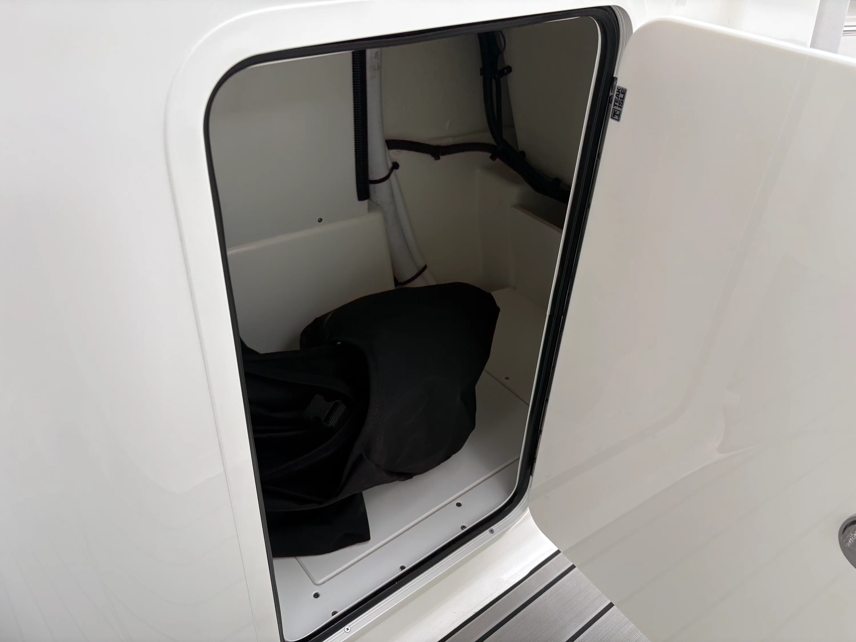 2026 Sea Ray SDX 230 Outboard Image Thumbnail #16