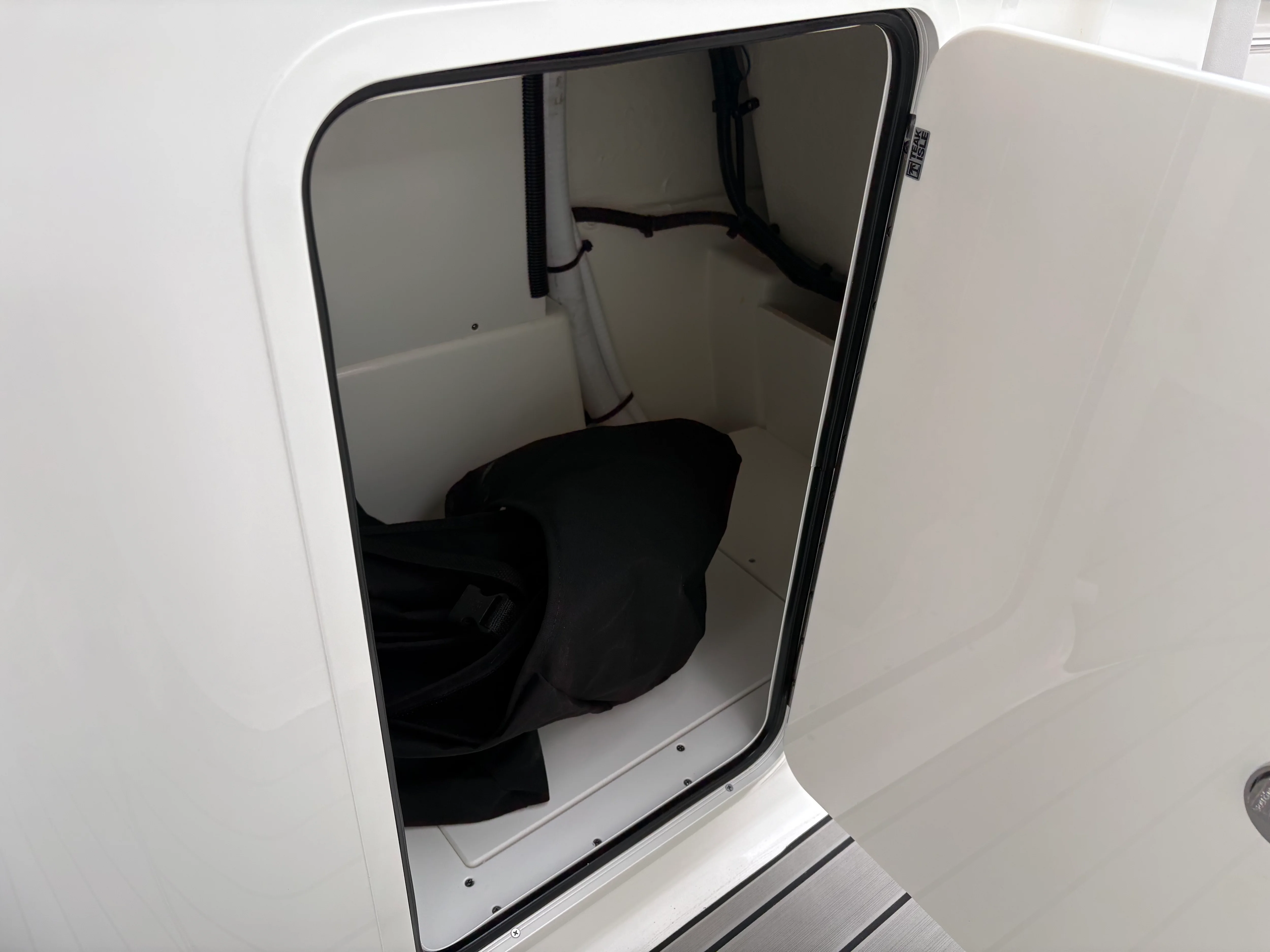 2026 Sea Ray SDX 230 Outboard Image Thumbnail #16