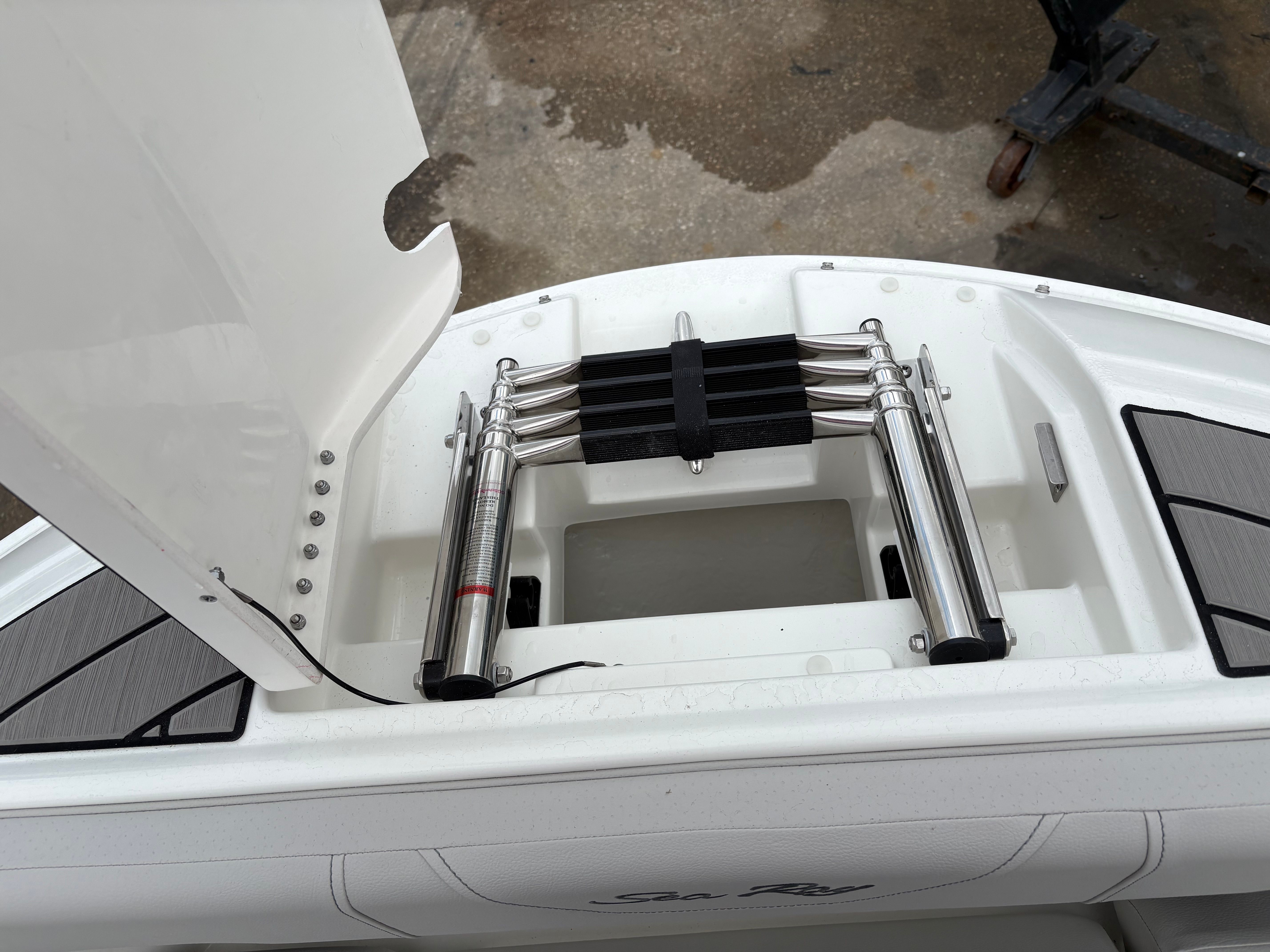 2026 Sea Ray SDX 230 Outboard Image Thumbnail #22