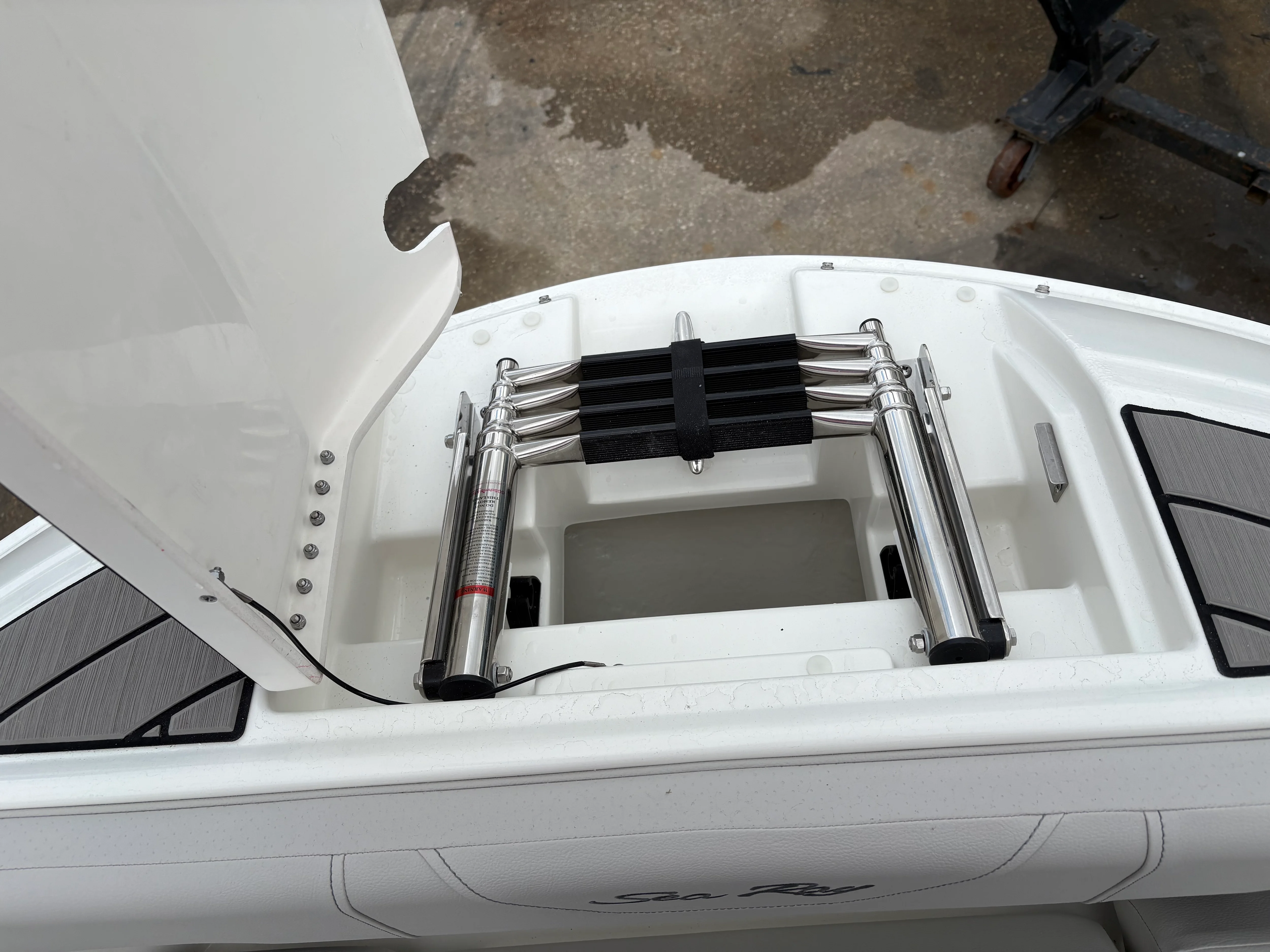 2026 Sea Ray SDX 230 Outboard Image Thumbnail #22