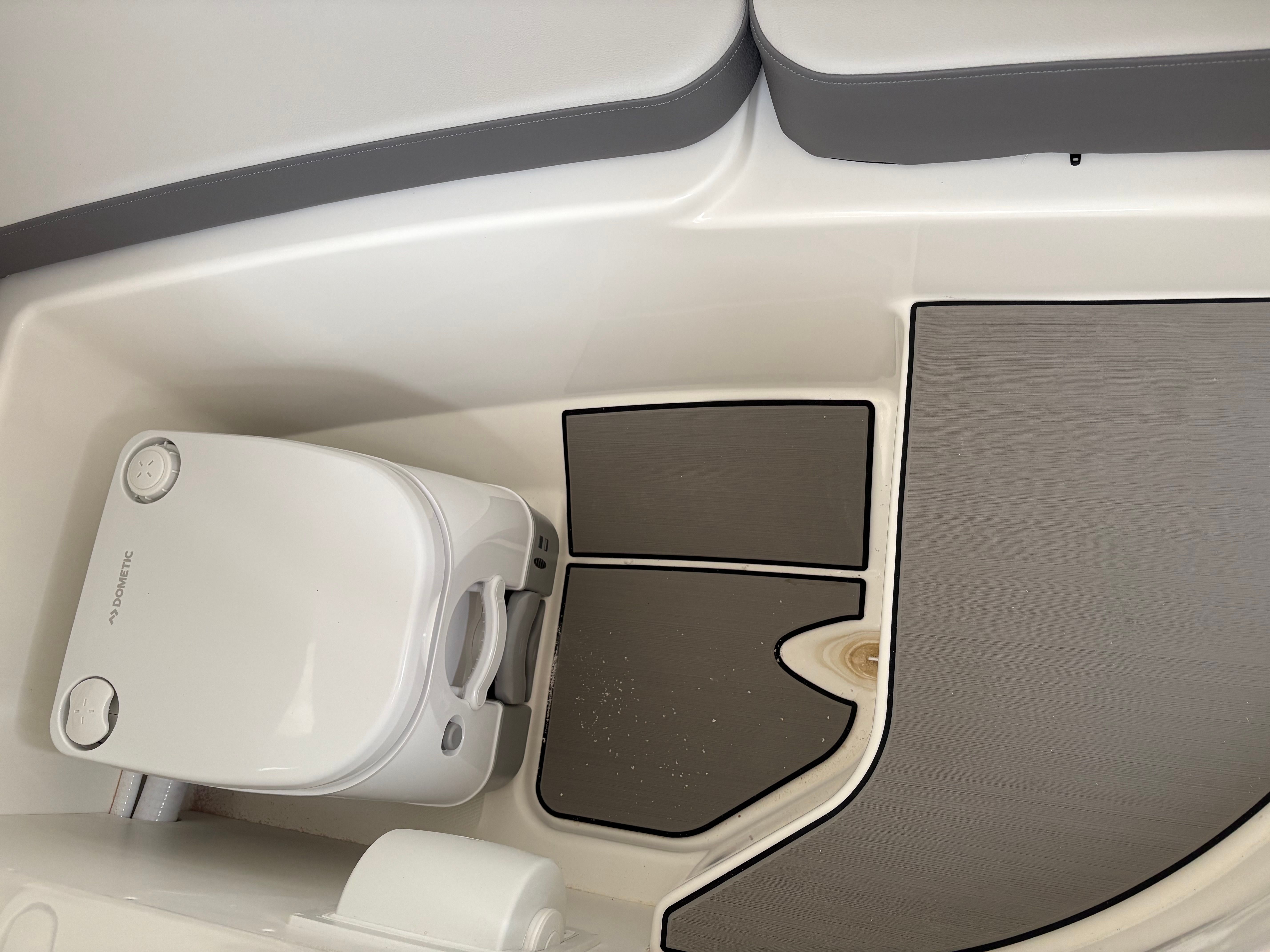 2026 Sea Ray SDX 230 Outboard Image Thumbnail #18