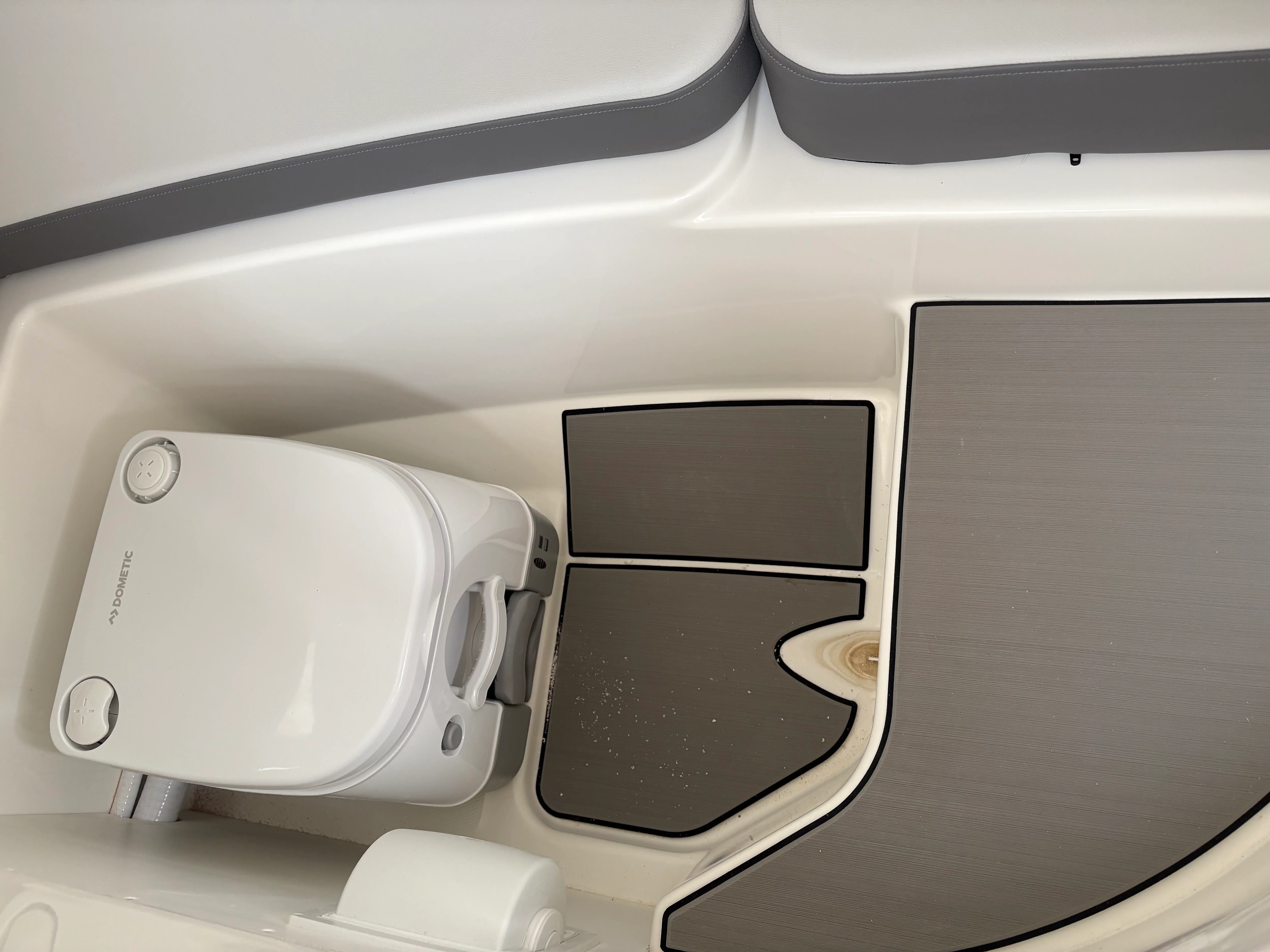 2026 Sea Ray SDX 230 Outboard Image Thumbnail #18