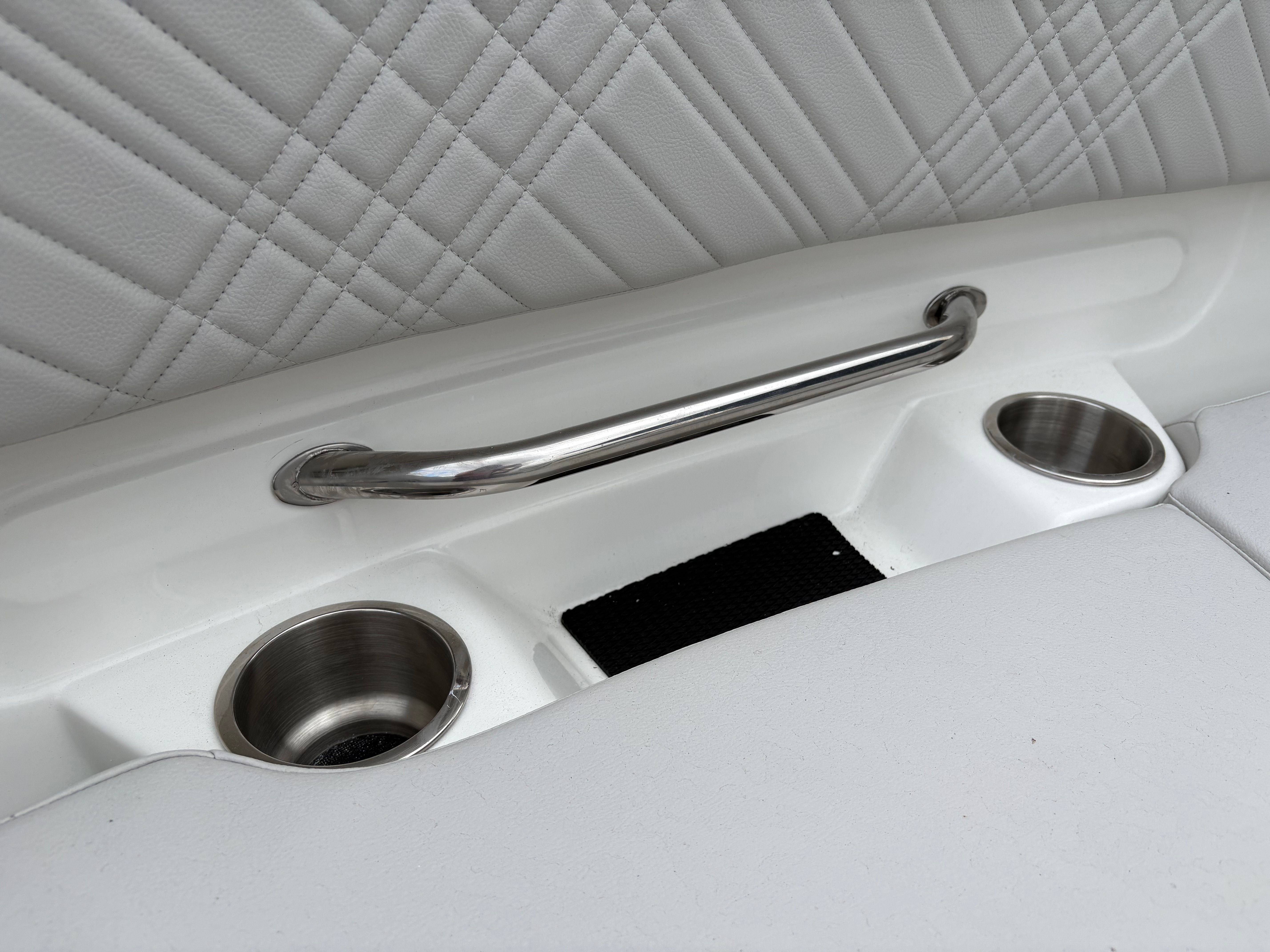 2026 Sea Ray SDX 230 Outboard Image Thumbnail #21