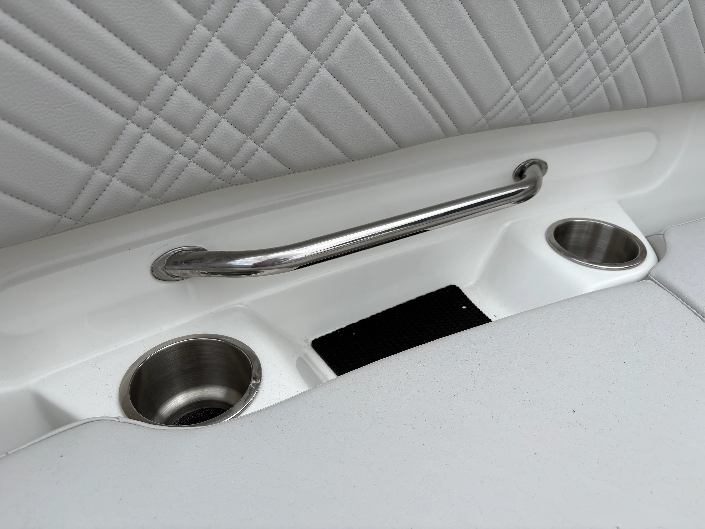 2026 Sea Ray SDX 230 Outboard Image Thumbnail #21