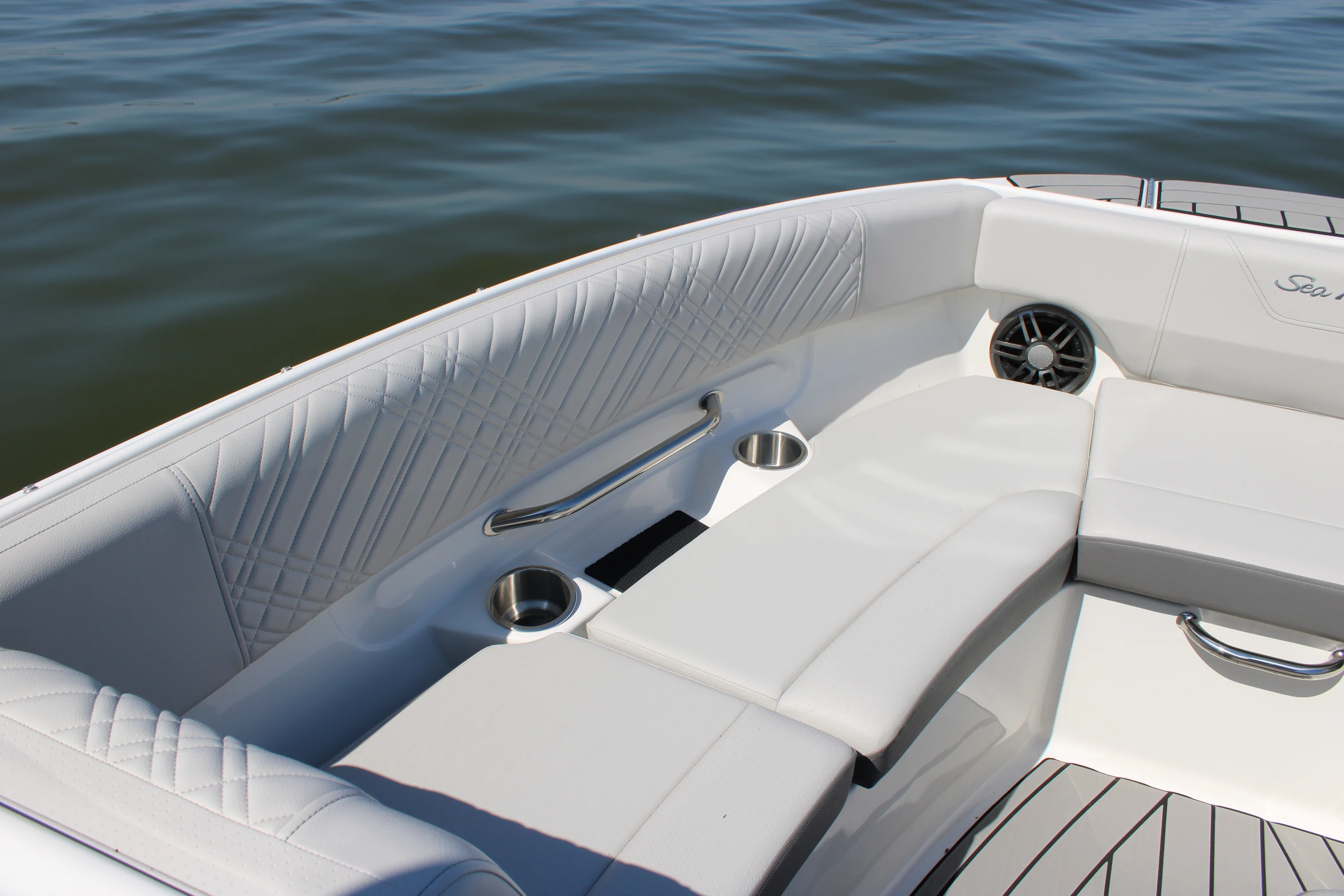 2026 Sea Ray SDX 230 Outboard Image Thumbnail #24