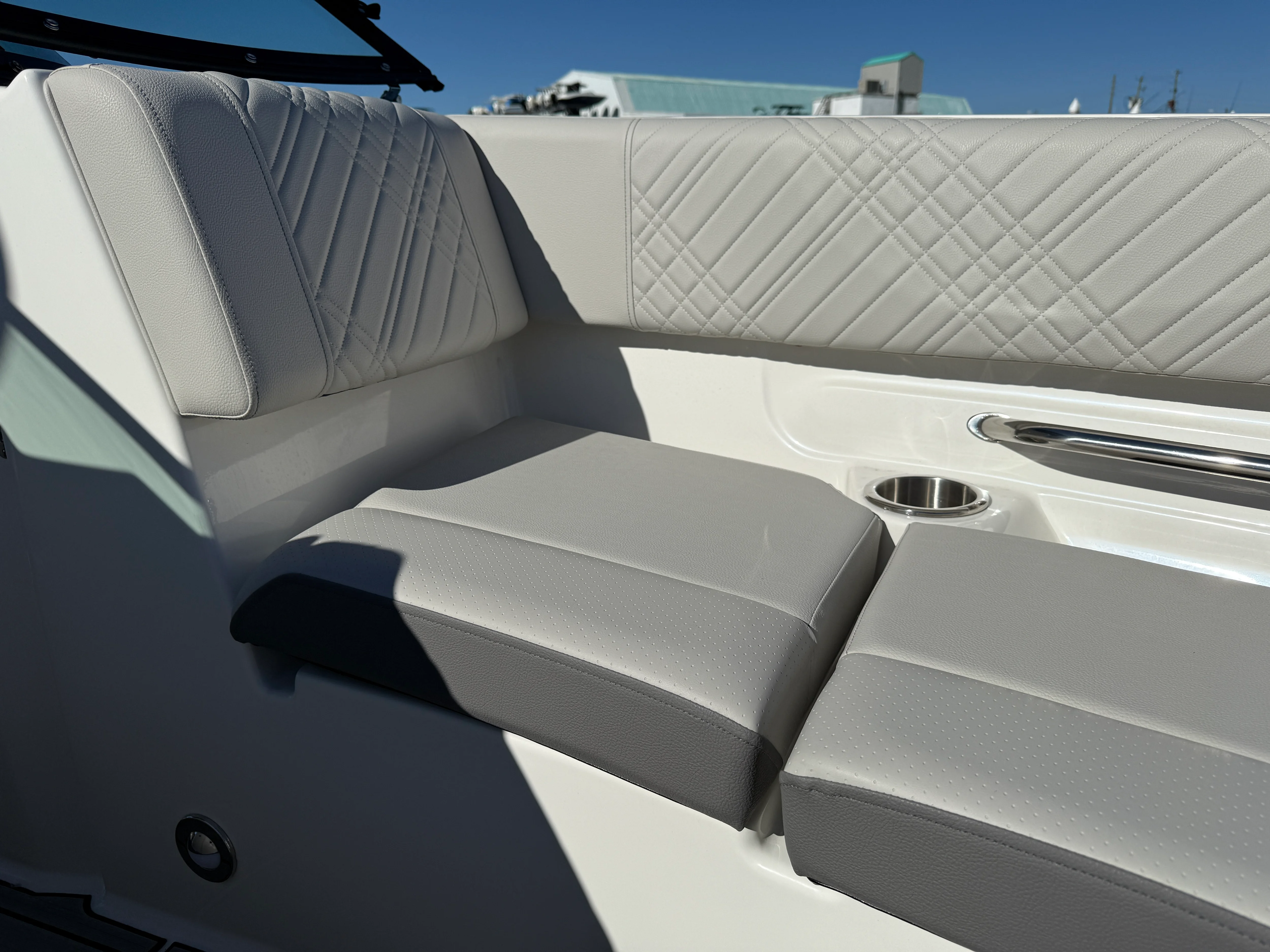 2026 Sea Ray SDX 250 Outboard Image Thumbnail #7