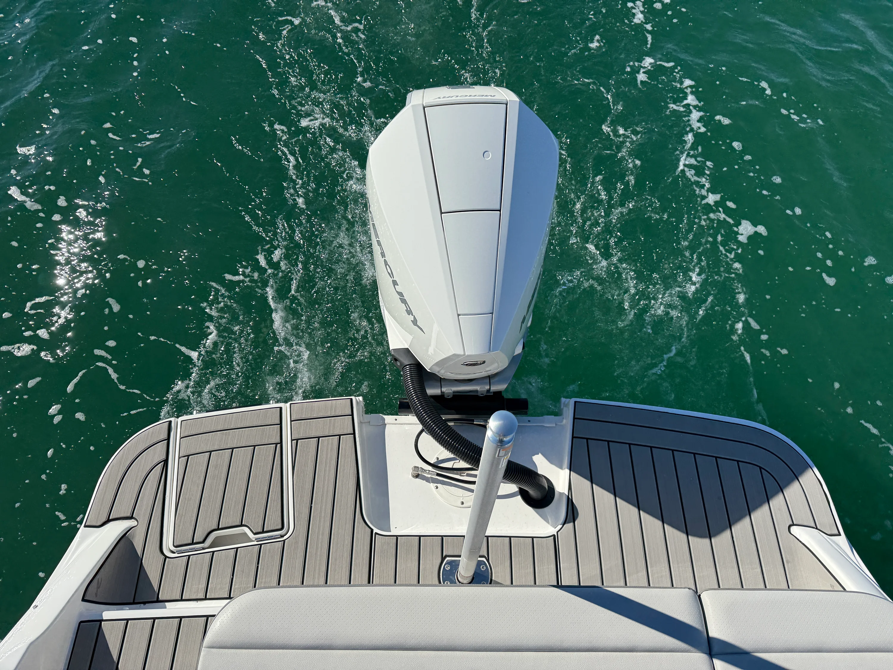 2026 Sea Ray SDX 250 Outboard Image Thumbnail #4