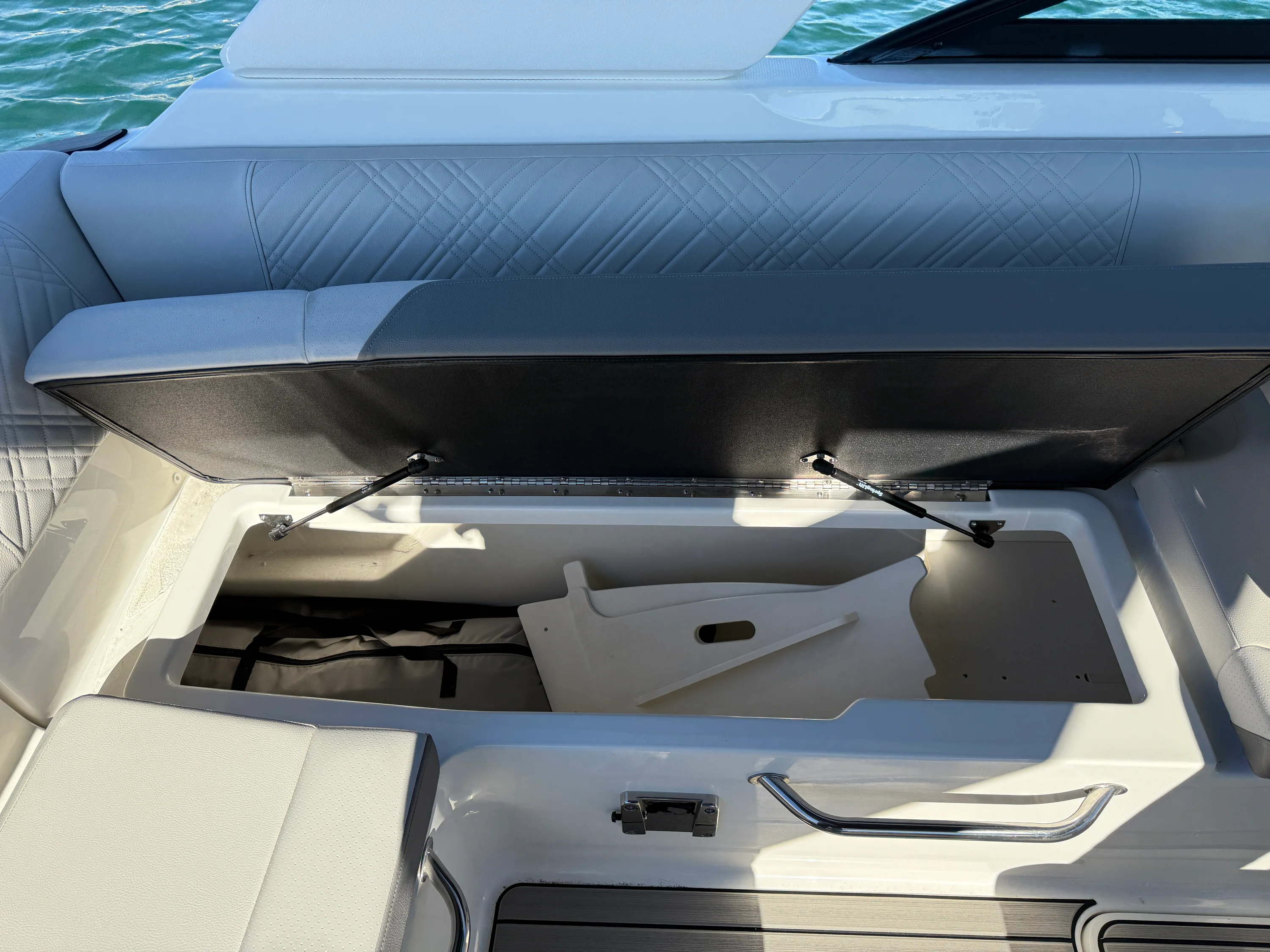 2026 Sea Ray SDX 250 Outboard Image Thumbnail #11