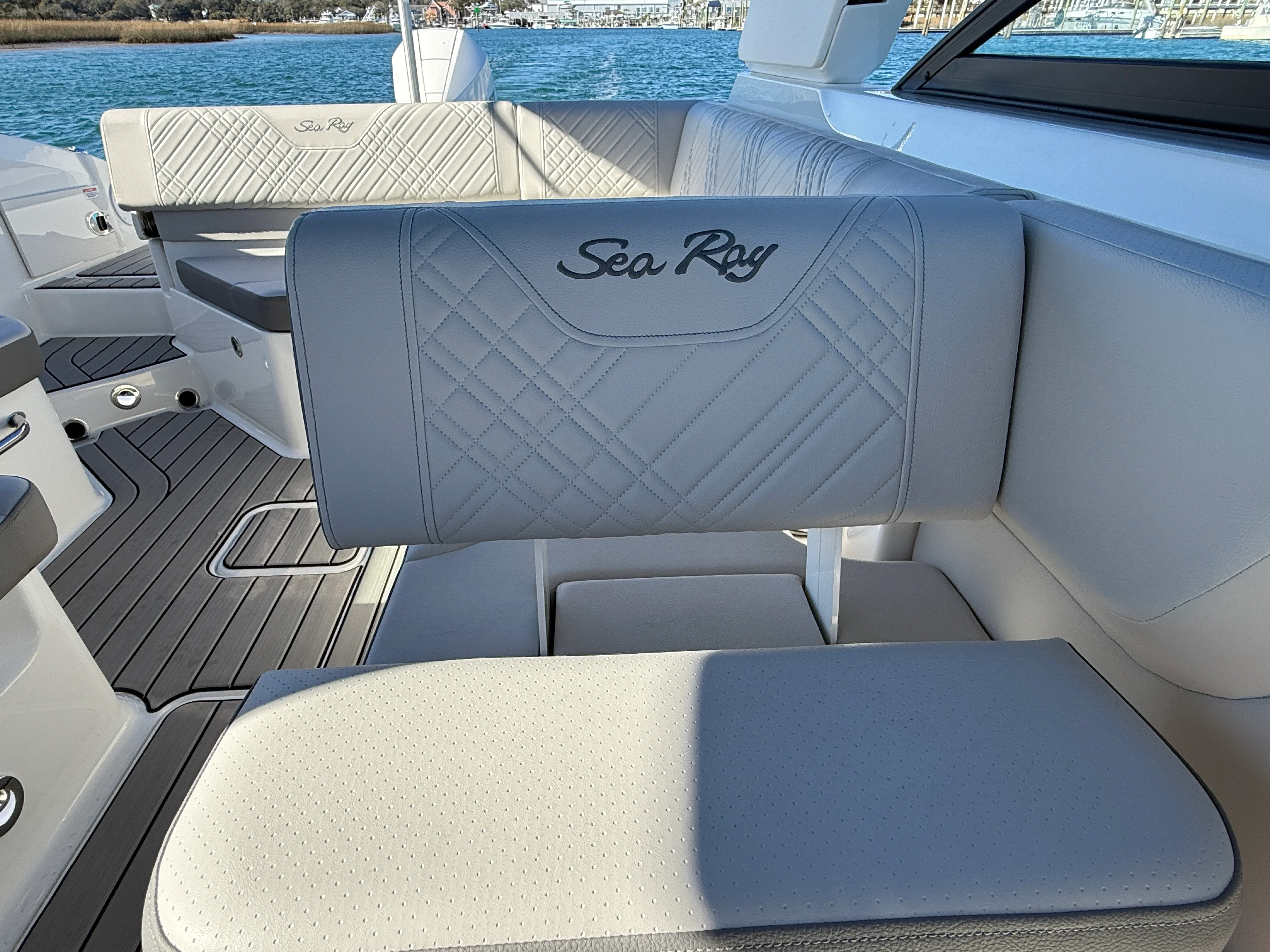 2026 Sea Ray SDX 250 Outboard Image Thumbnail #14