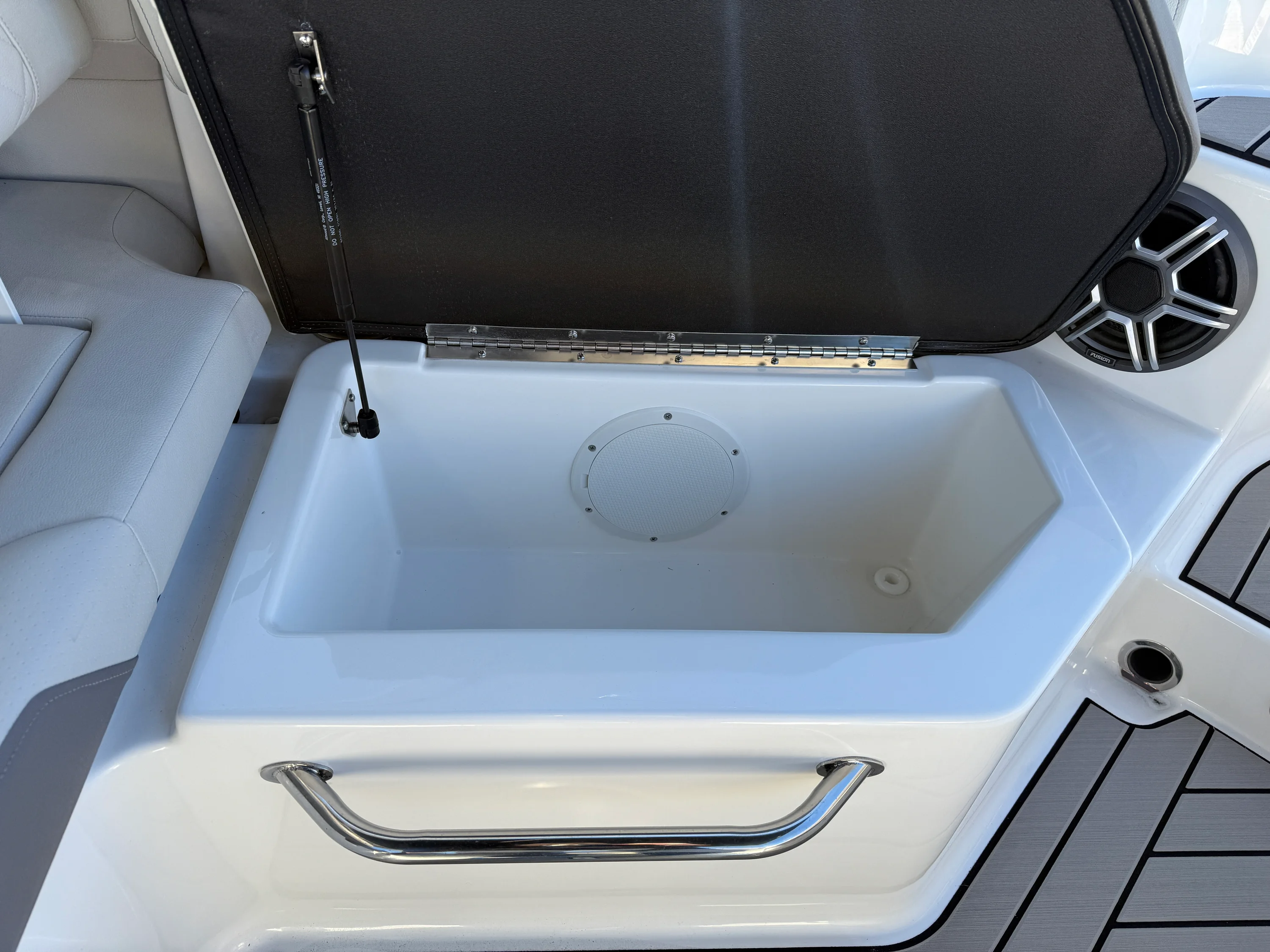 2026 Sea Ray SDX 250 Outboard Image Thumbnail #5