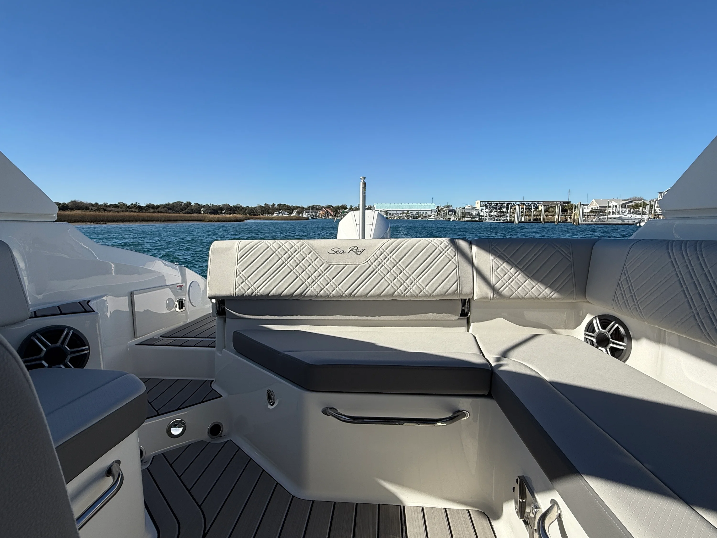 2026 Sea Ray SDX 250 Outboard Image Thumbnail #6