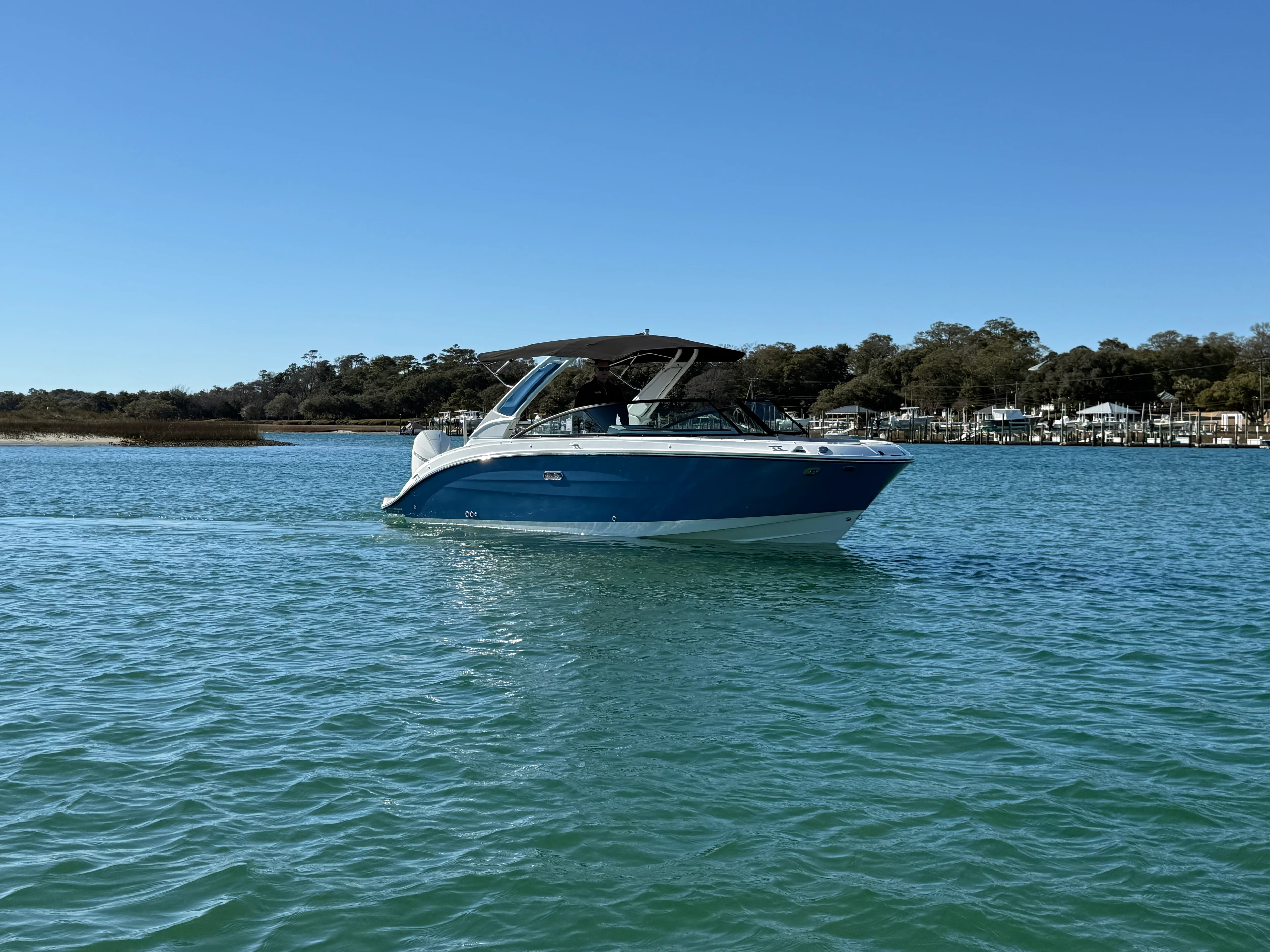 2026 Sea Ray SDX 250 Outboard Image Thumbnail #2