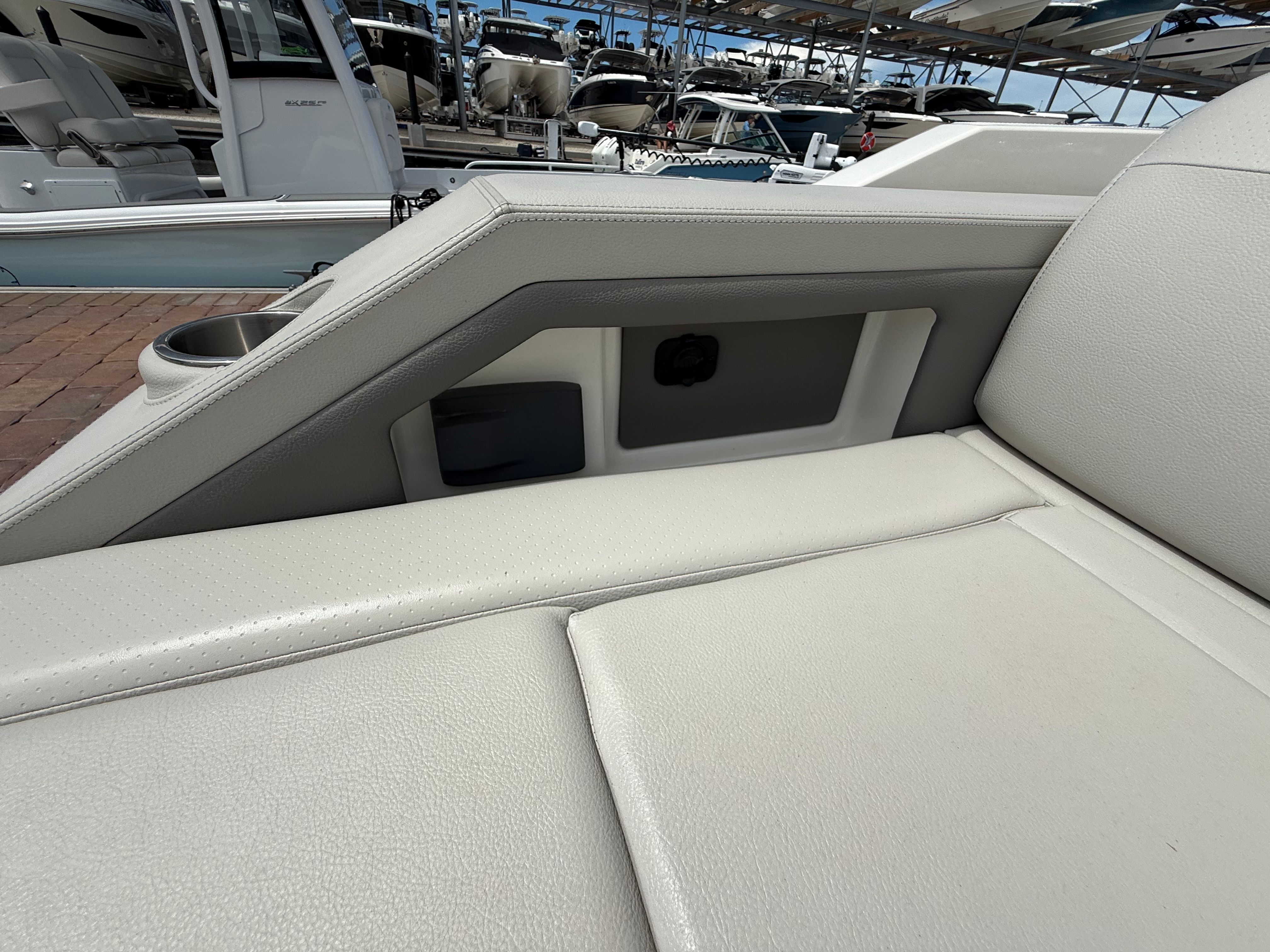 2024 Sea Ray 310 SLX OUTBOARD Image Thumbnail #8