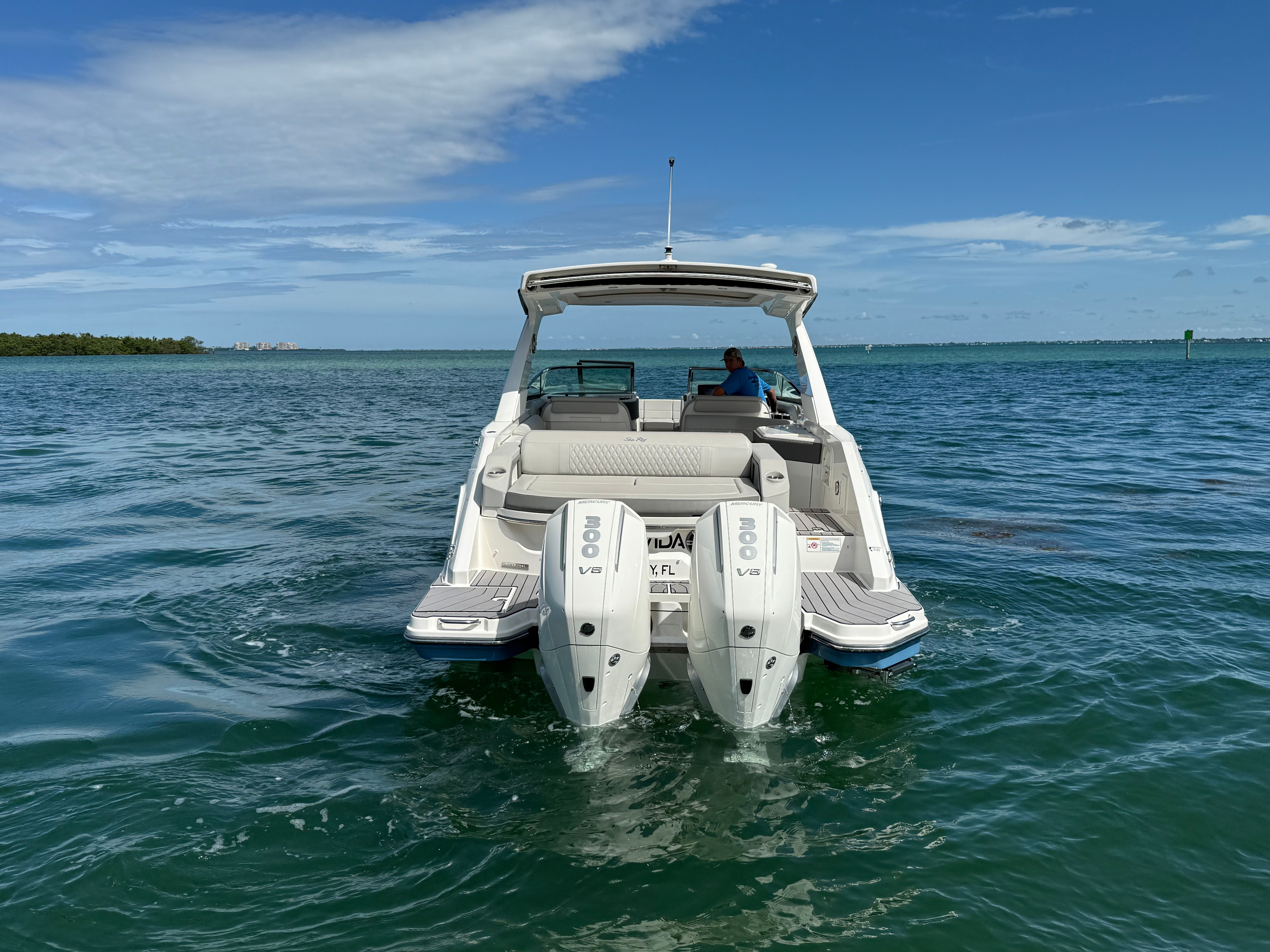 2024 Sea Ray 310 SLX OUTBOARD Image Thumbnail #5