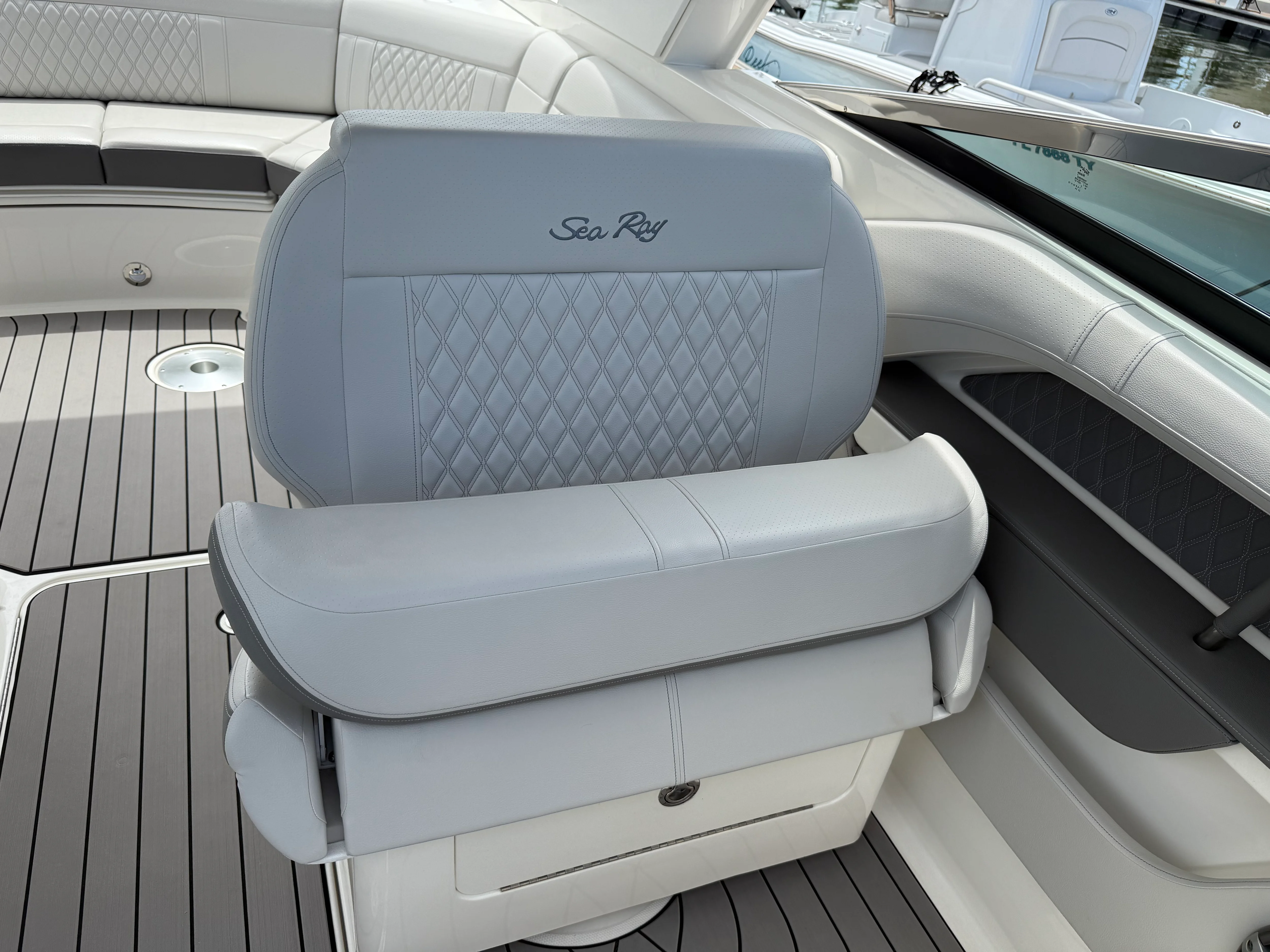 2024 Sea Ray 310 SLX OUTBOARD Image Thumbnail #18