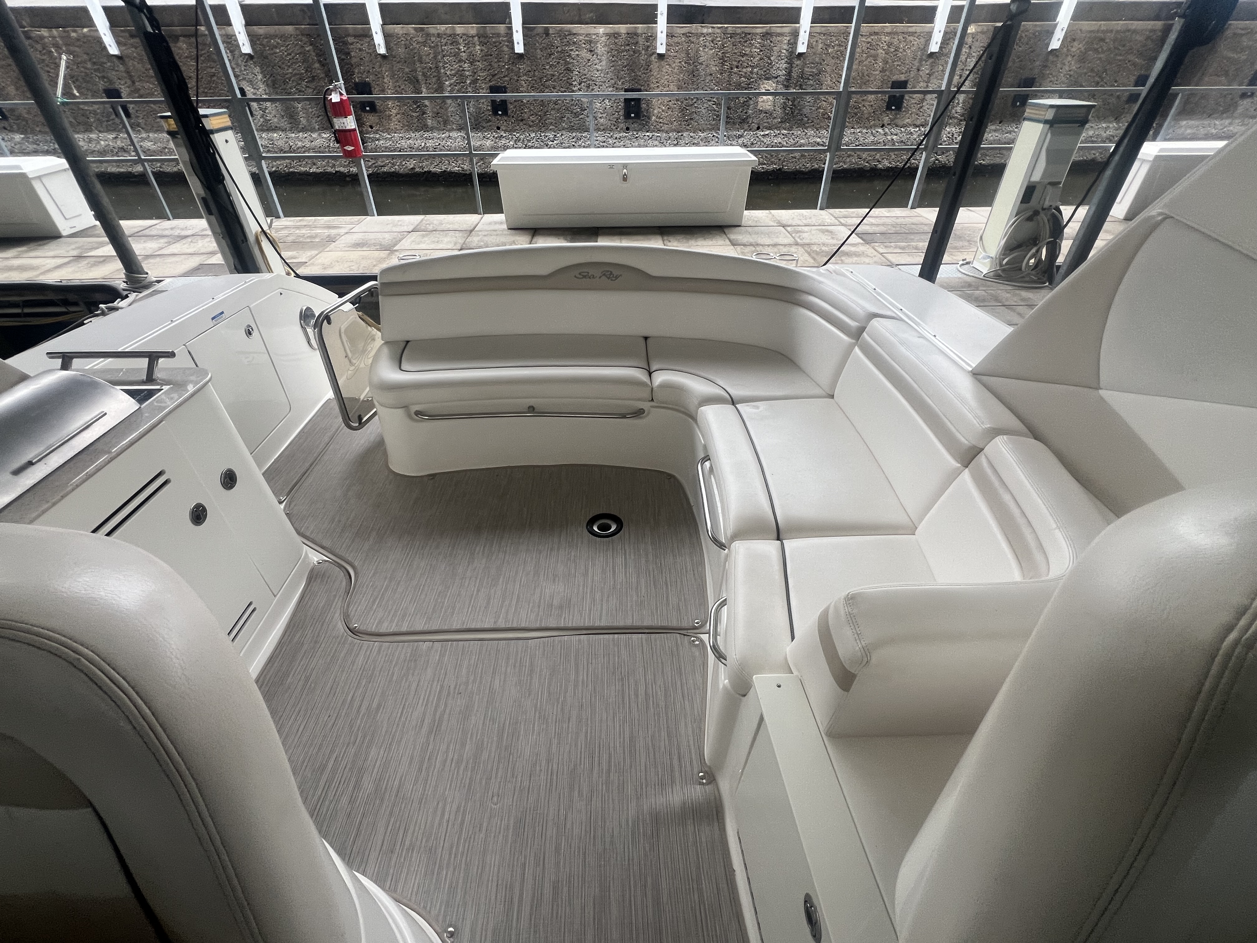 2010 Sea Ray 370 SUNDANCER Image Thumbnail #5