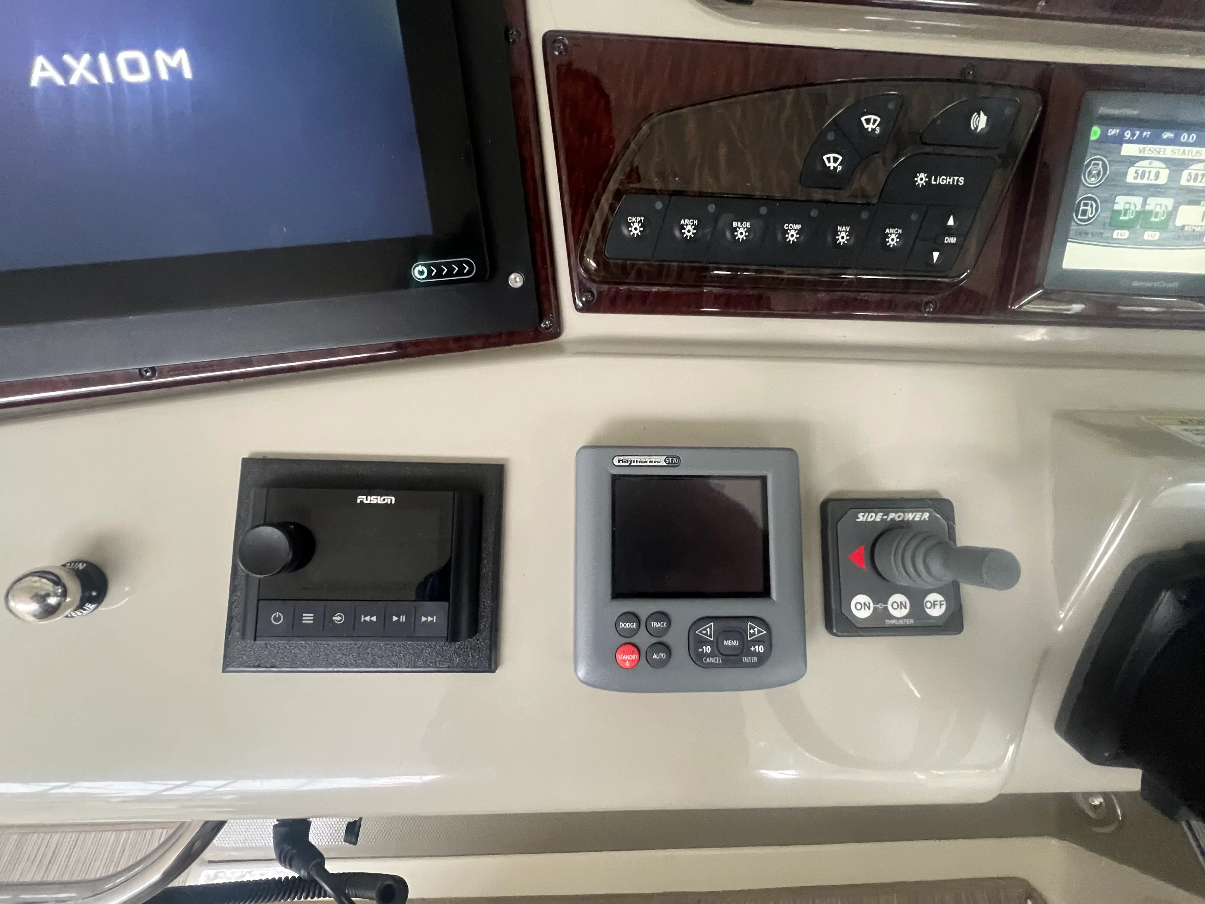 2010 Sea Ray 370 SUNDANCER Image Thumbnail #3