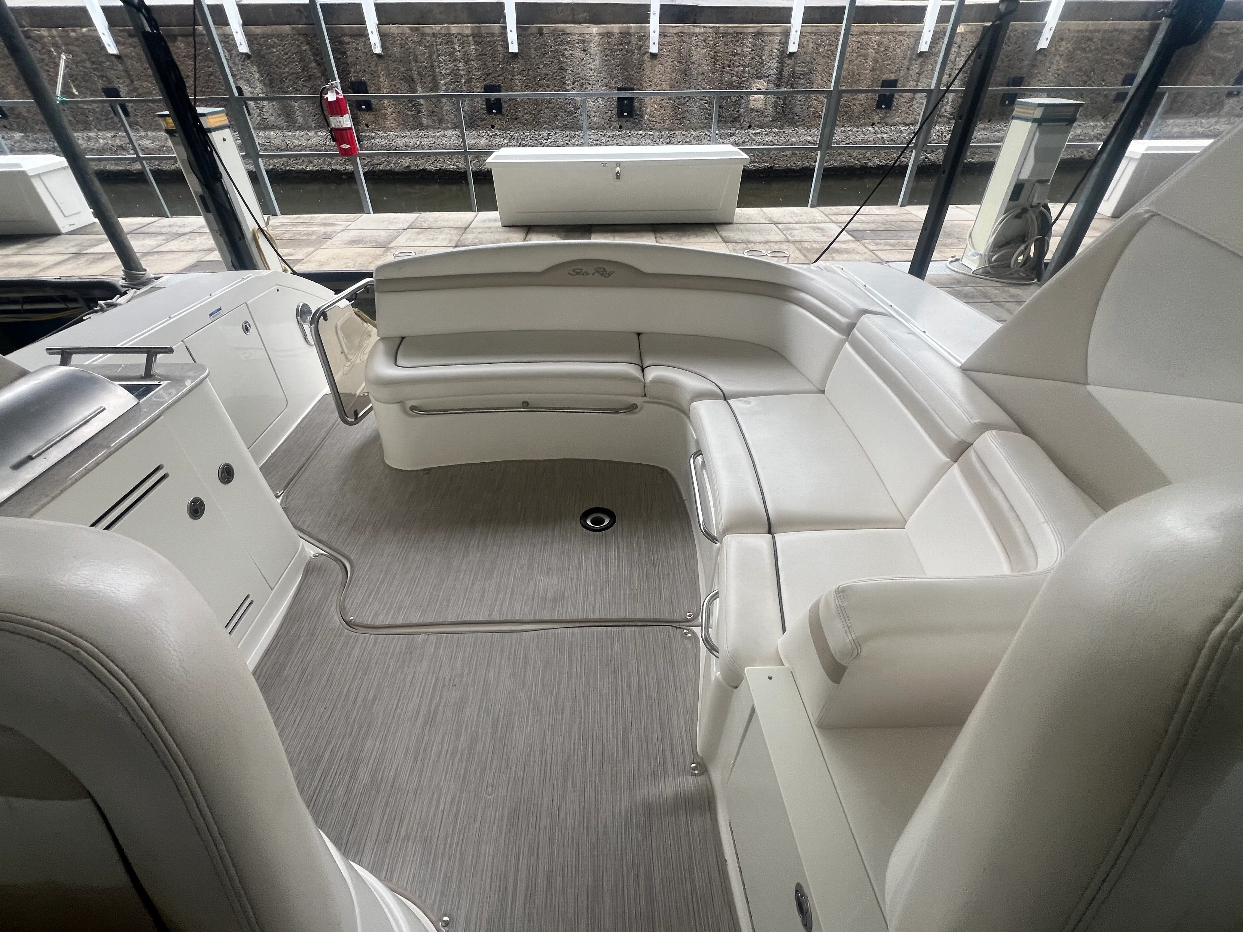 2010 Sea Ray 370 SUNDANCER Image Thumbnail #5