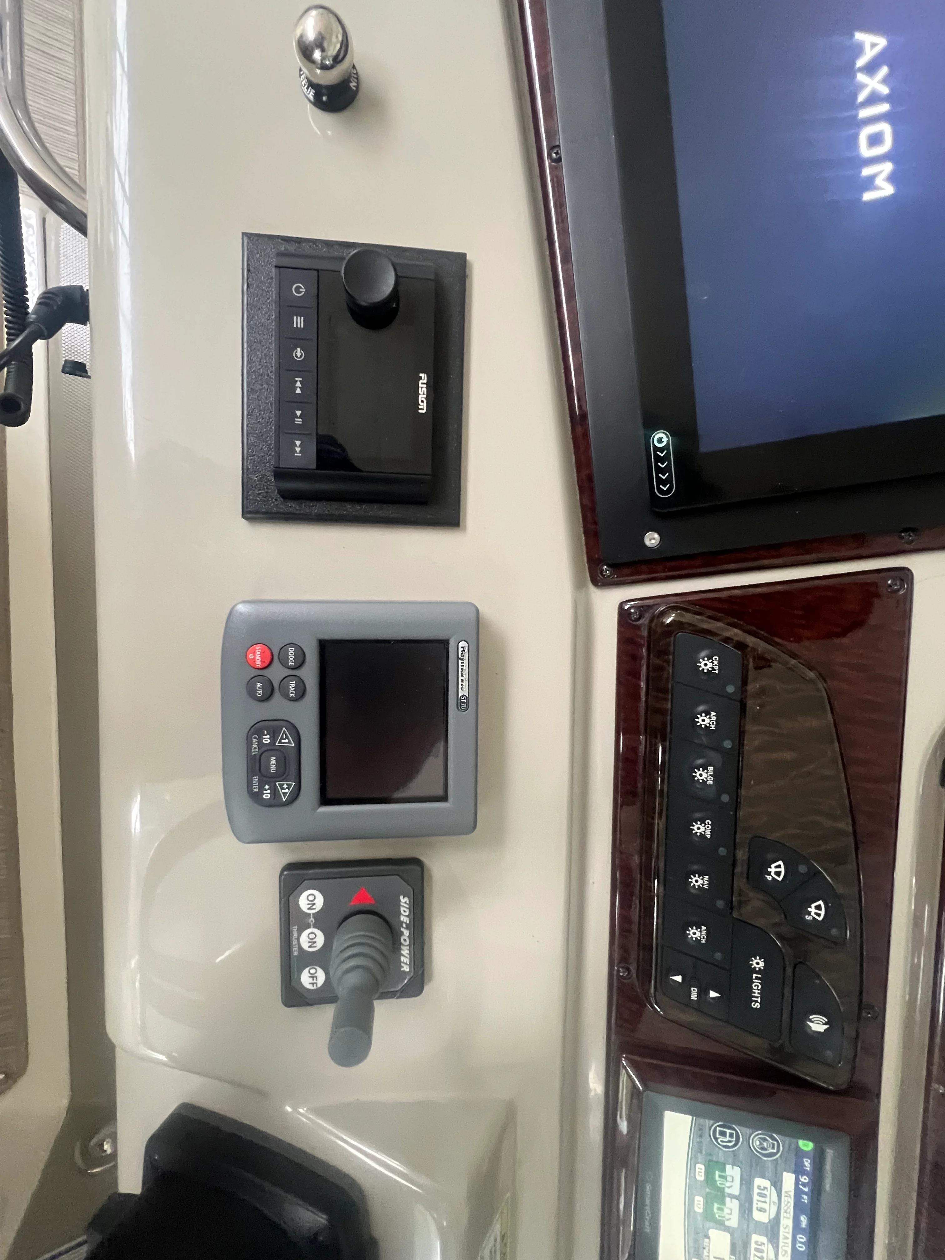 2010 Sea Ray 370 SUNDANCER Image Thumbnail #3