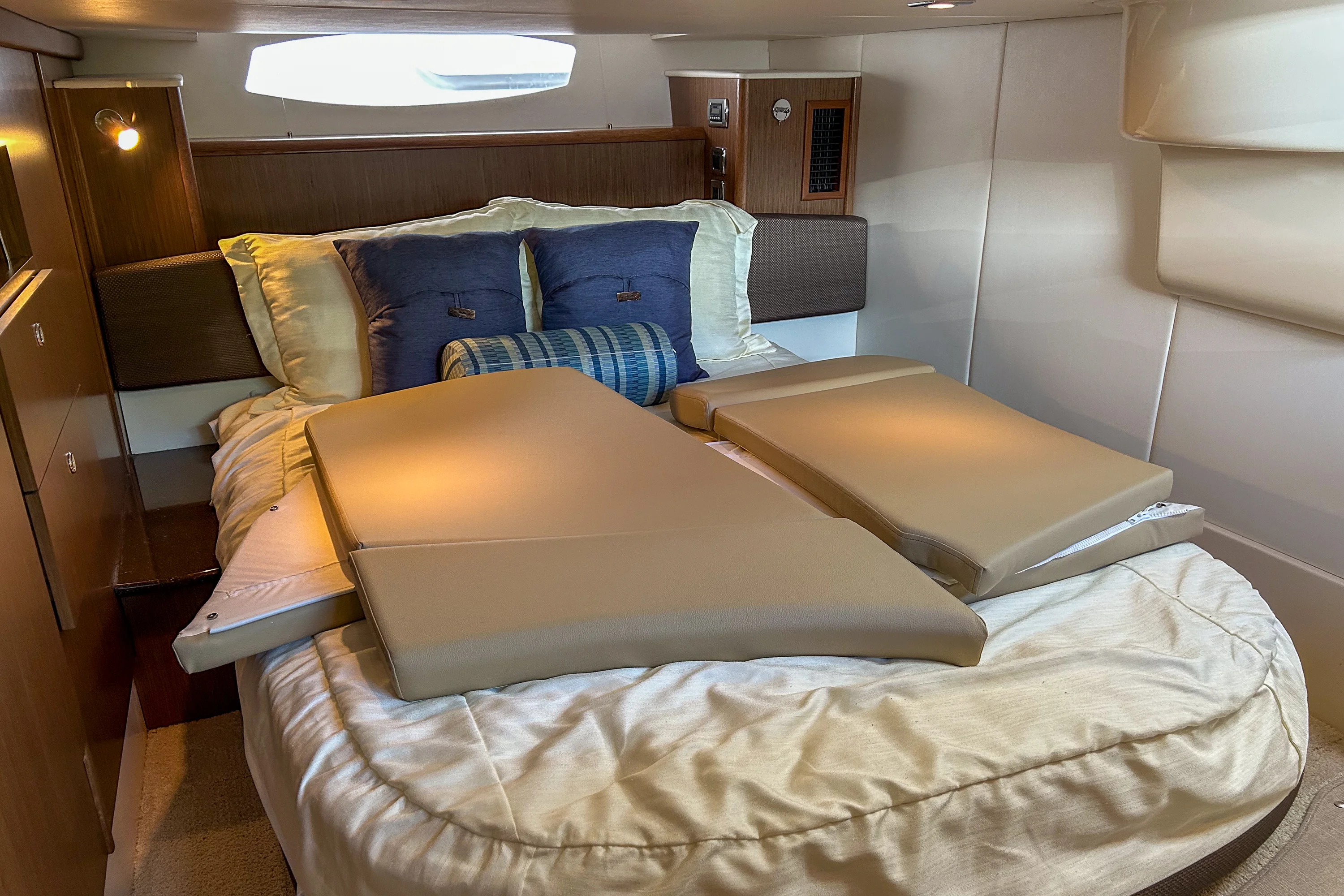 2015 Meridian 441 SEDAN BRIDGE Image Thumbnail #43