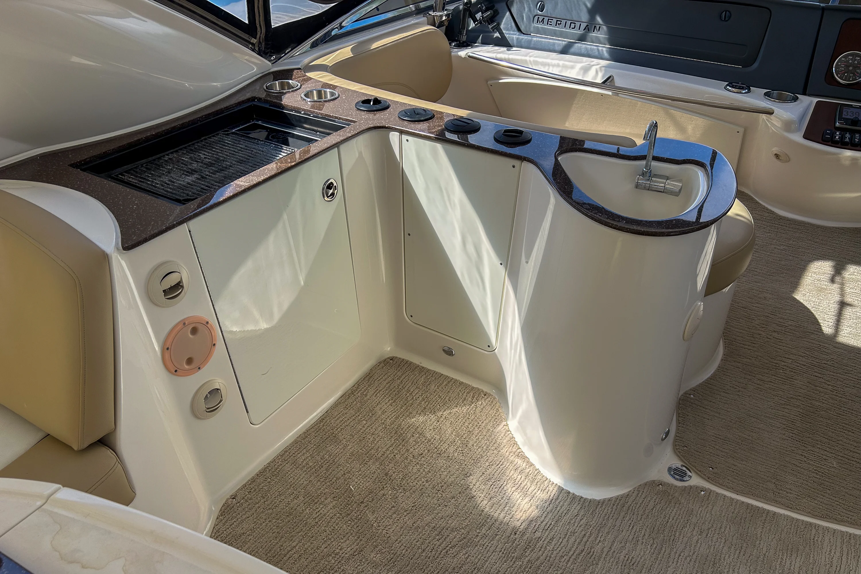 2015 Meridian 441 SEDAN BRIDGE Image Thumbnail #21