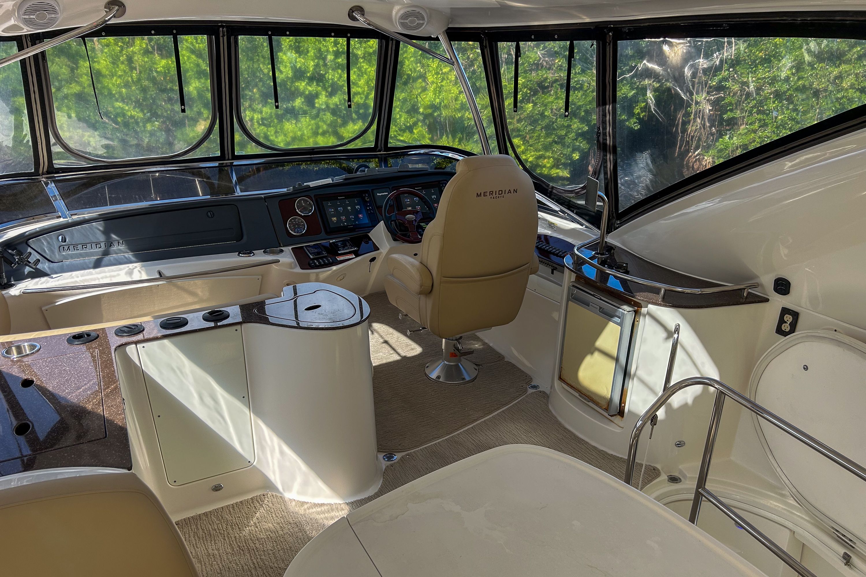 2015 Meridian 441 SEDAN BRIDGE Image Thumbnail #11