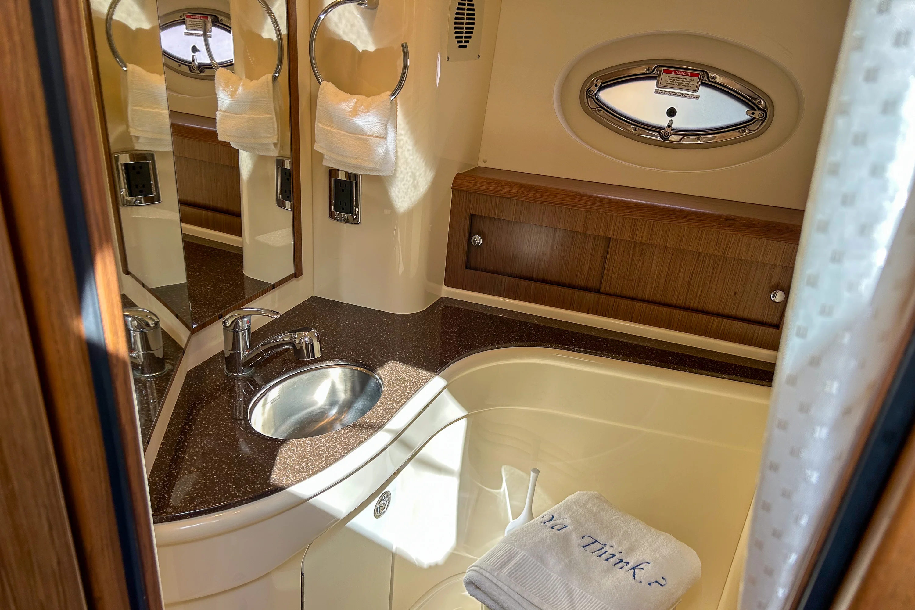 2015 Meridian 441 SEDAN BRIDGE Image Thumbnail #48