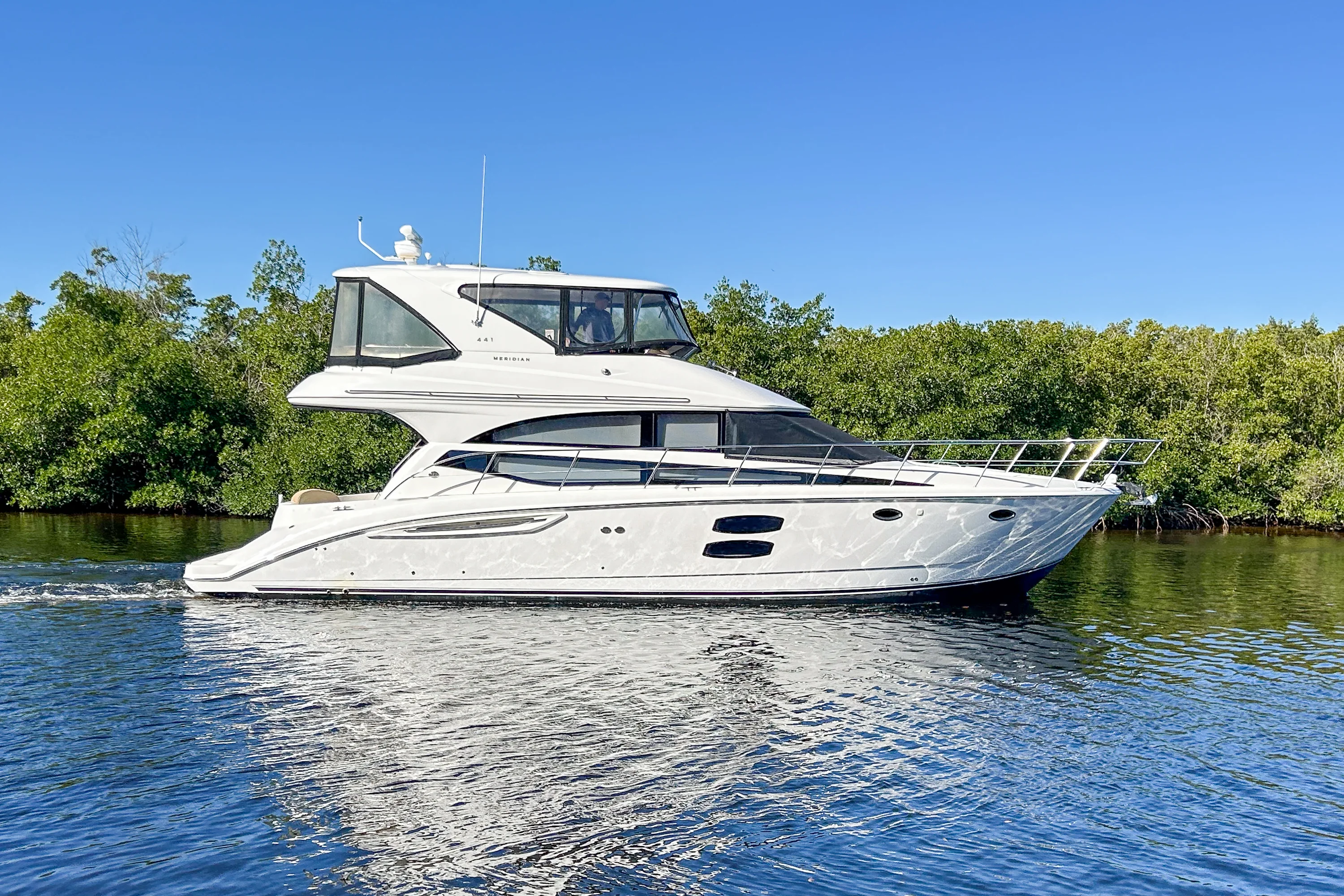 2015 Meridian 441 SEDAN BRIDGE Image Thumbnail #0