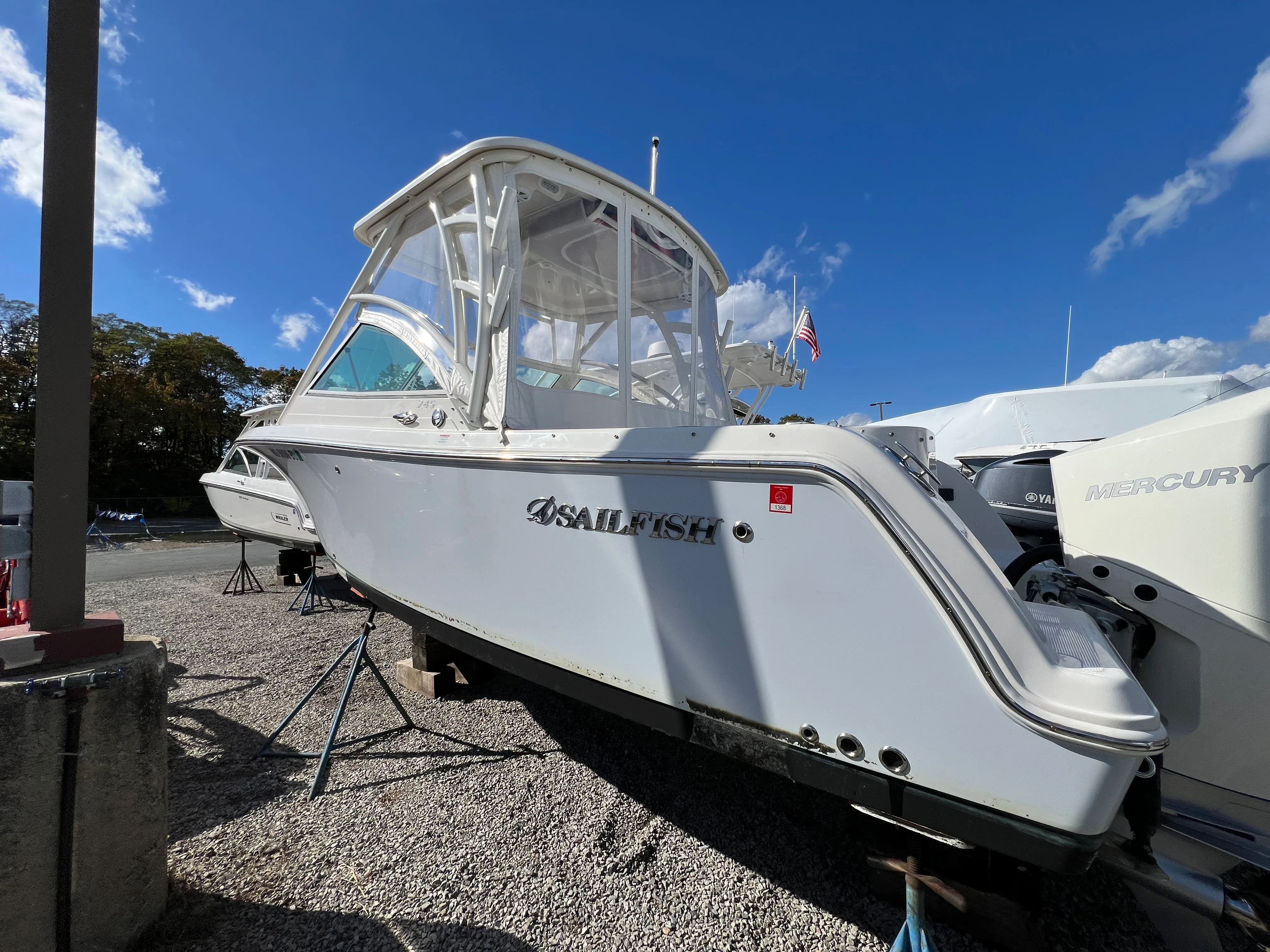 2023 Sailfish 245 DC Image Thumbnail #3